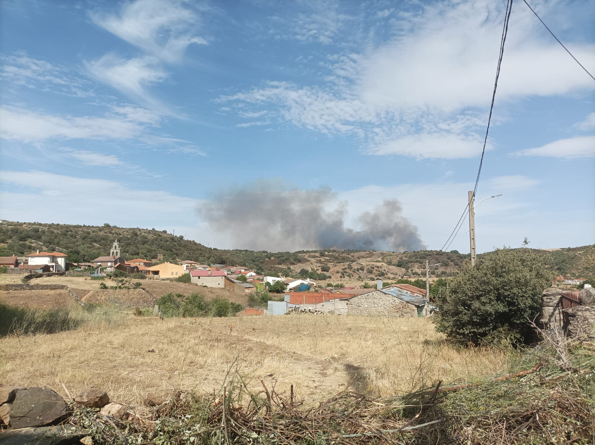 Incendio en Vegalatrave. FOTO: RAFA LORENZO