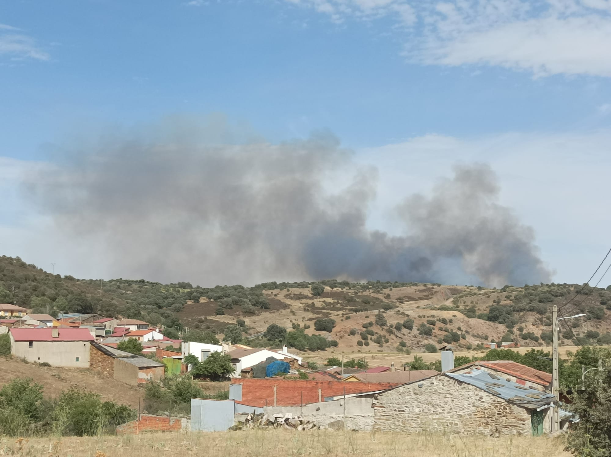 Incendio en Vegalatrave. FOTO: RAFA LORENZO