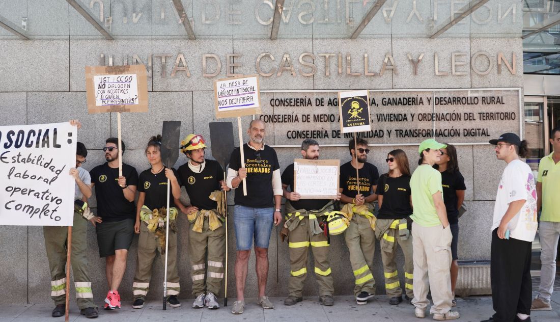 Manifestación Bomberos Forestales en Valladolid