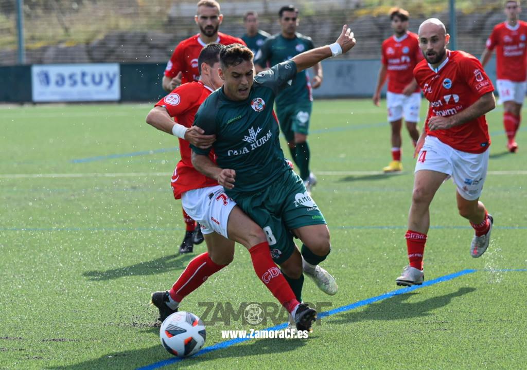 El Zamora se estrena en liga con una derrota en Laredo