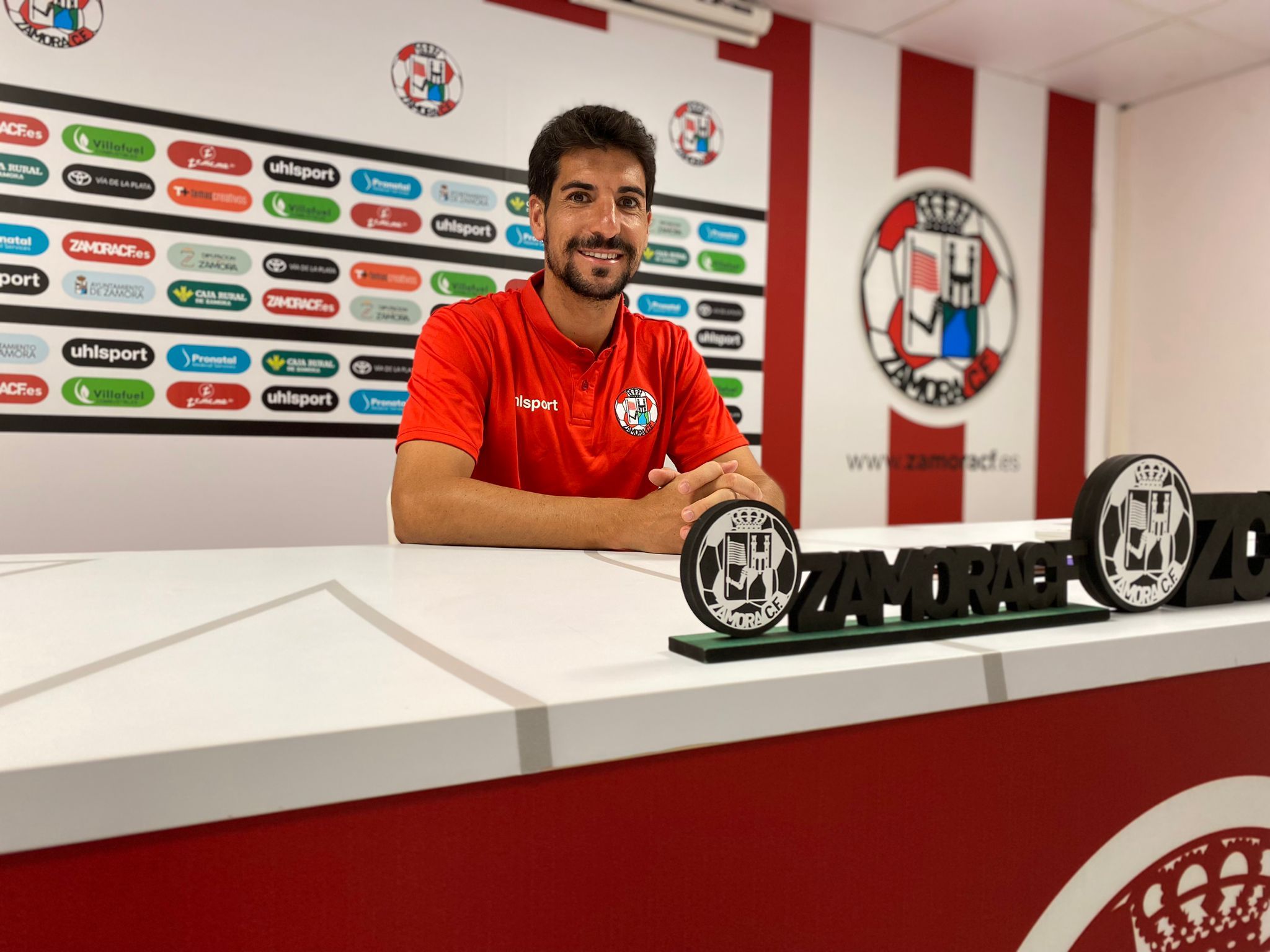 Theo García en rueda de prensa