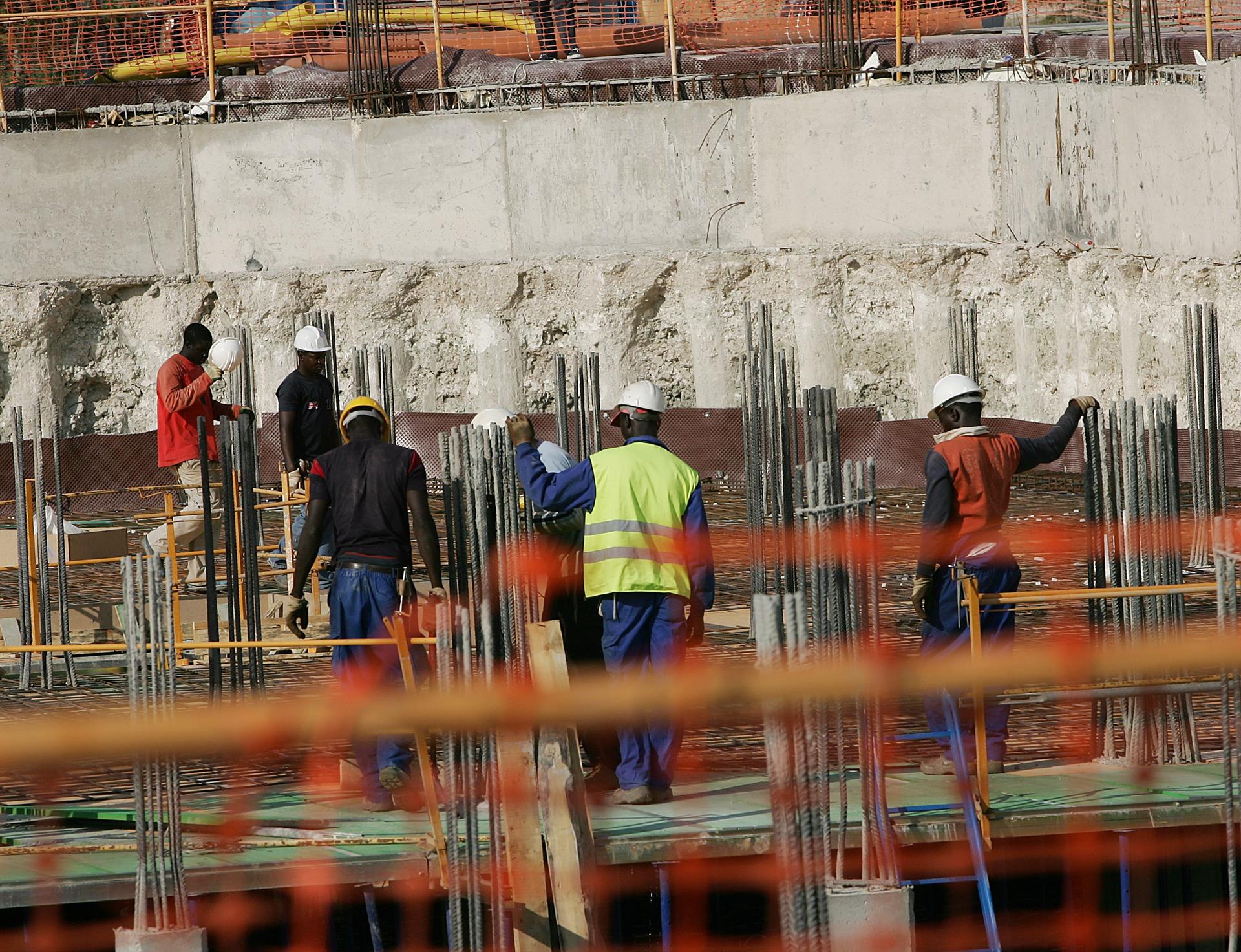 Viviendas en construcción. Obras de edificios.   EUROPA PRESS