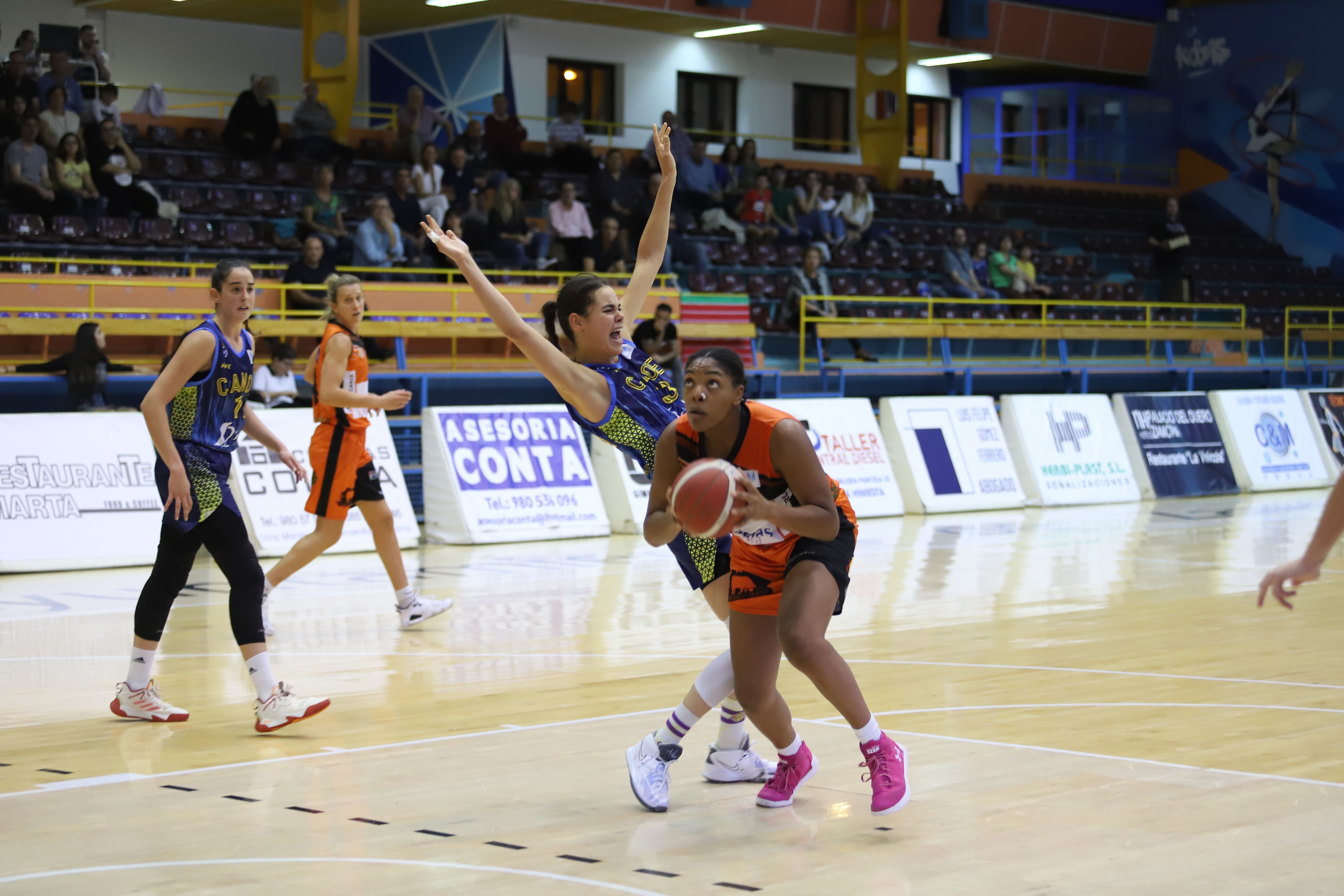 Nneka Ezeigbo en un partido de esta temporada 