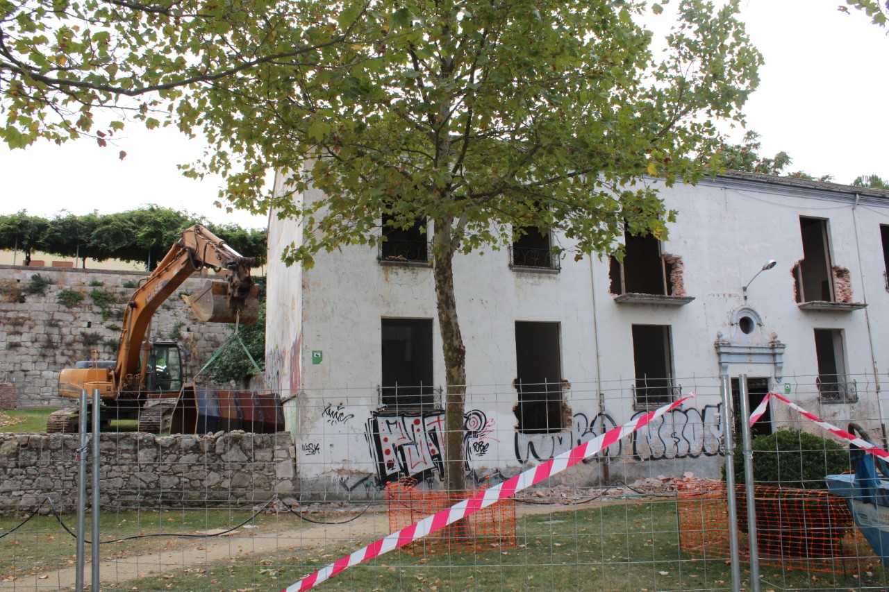 Derribo del edificio de la Bajada de San Martín 11