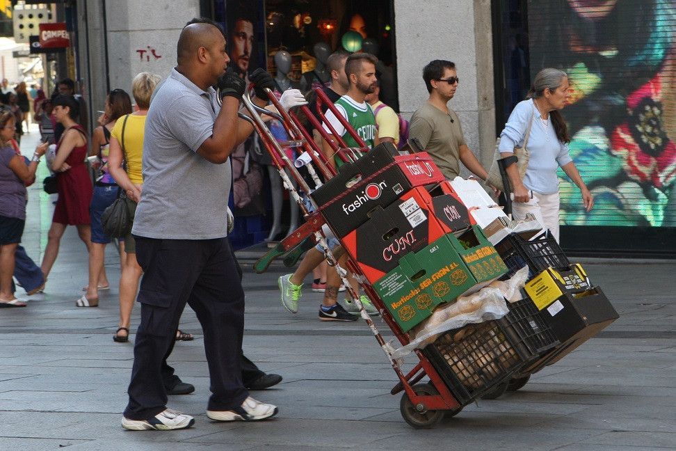 Trabajador extranjero. Bebidas, alimentación