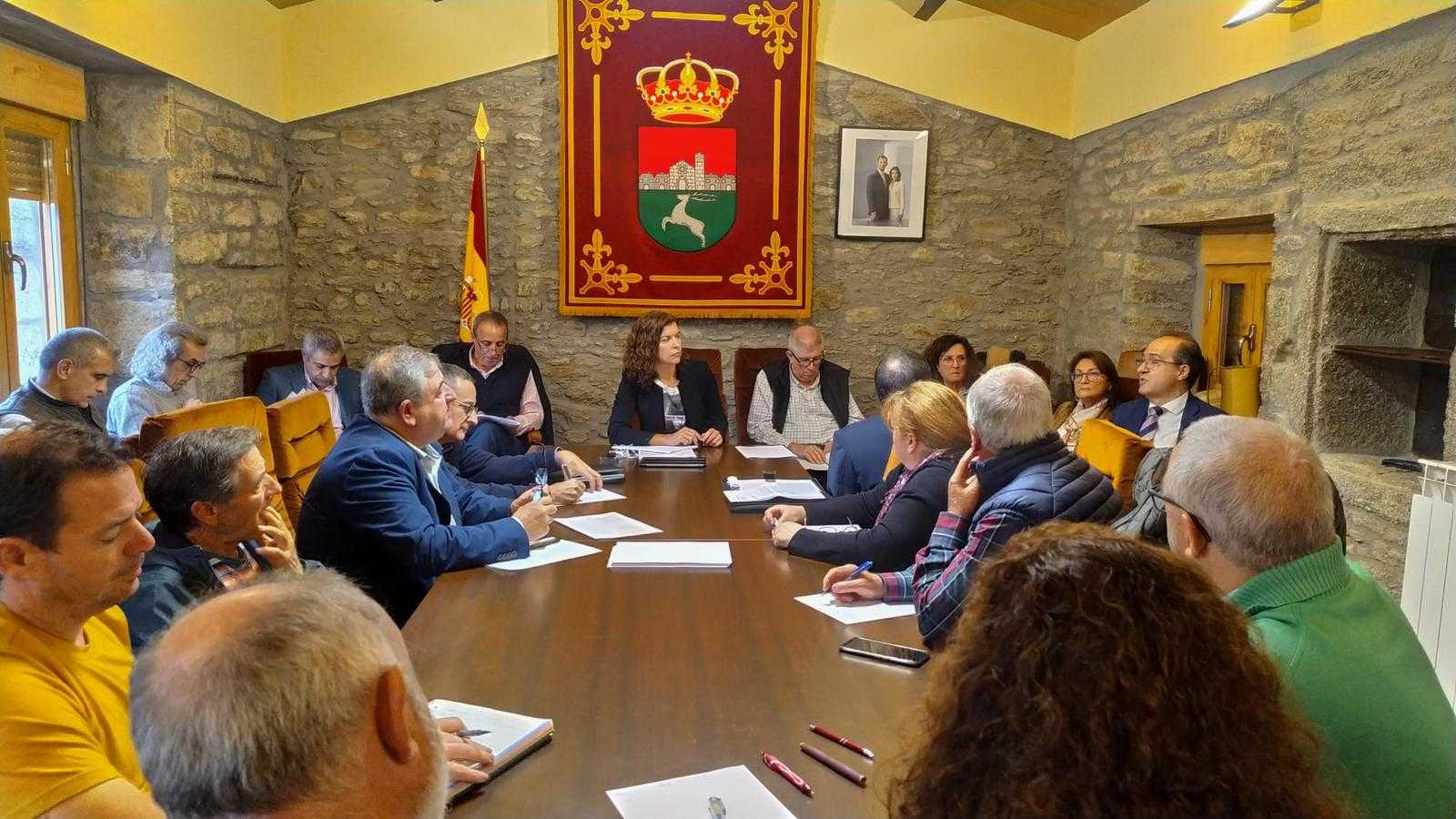 Imagen de la reunión mantenida en Villardeciervos