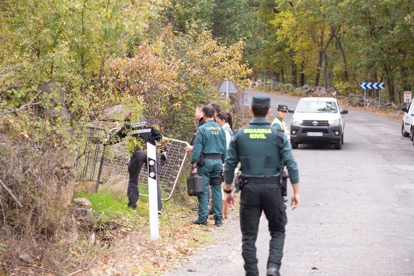 Despliegue policial en la finca donde han aparecido los restos de Juana Canal