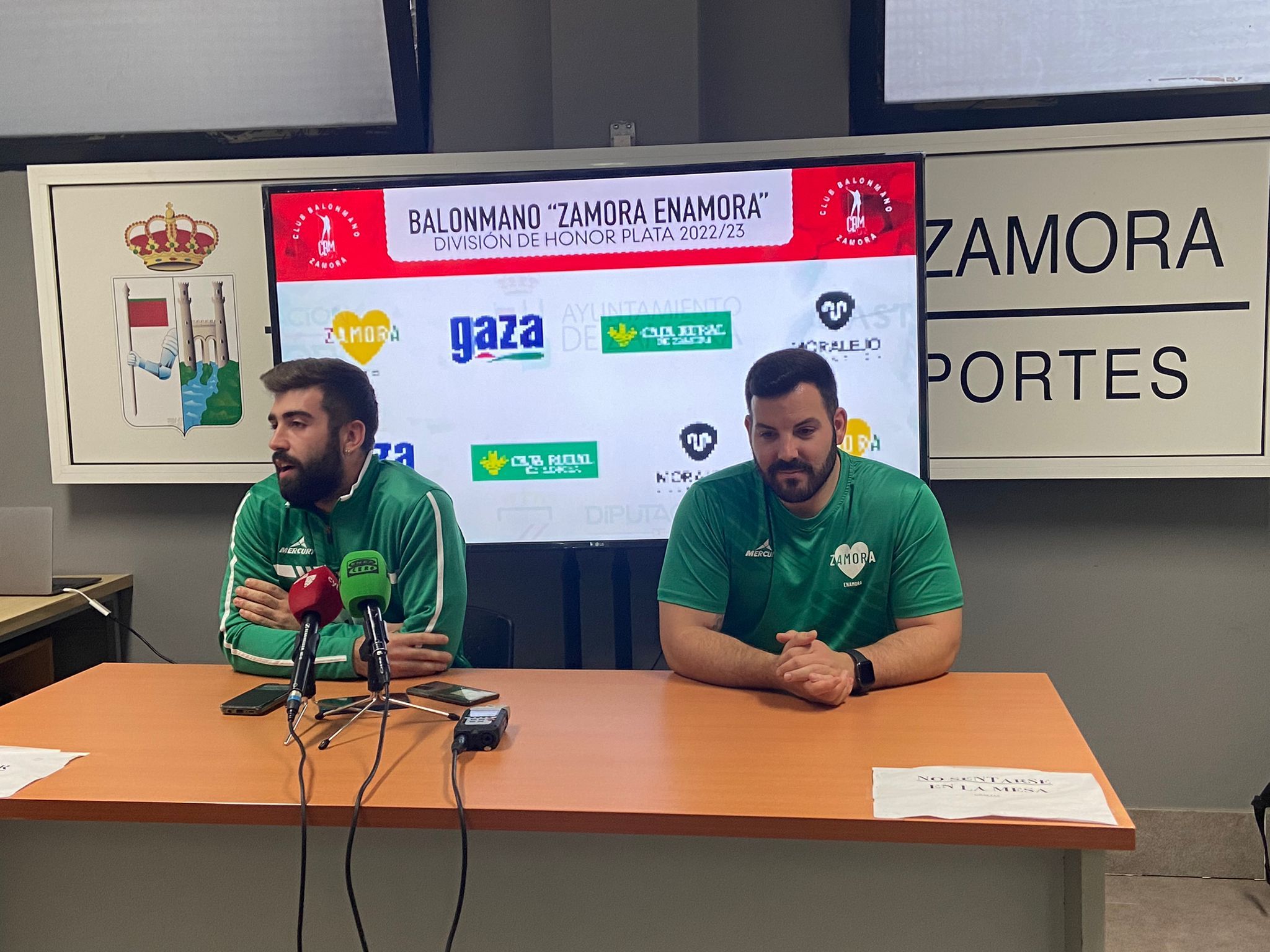 Pablo Cubillas e Iván López en rueda de prensa