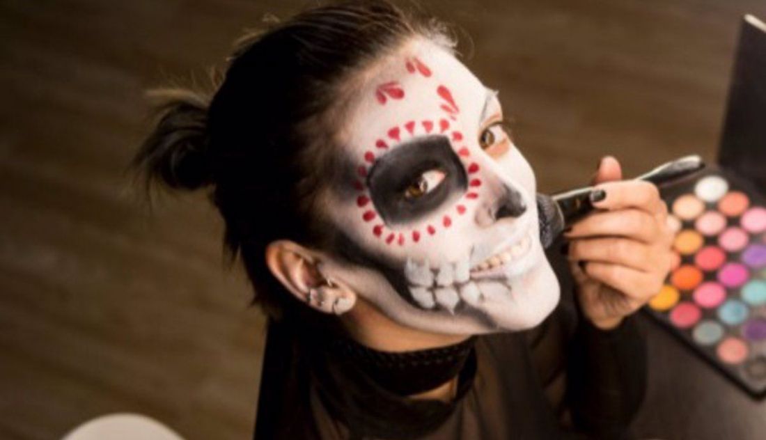 FACUA. Maquillaje de Halloween. Archivo.