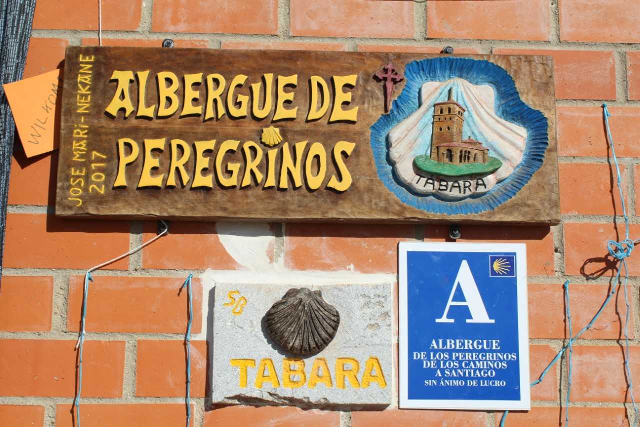 Imagen de la fachada del albergue de peregrinos de Tábara