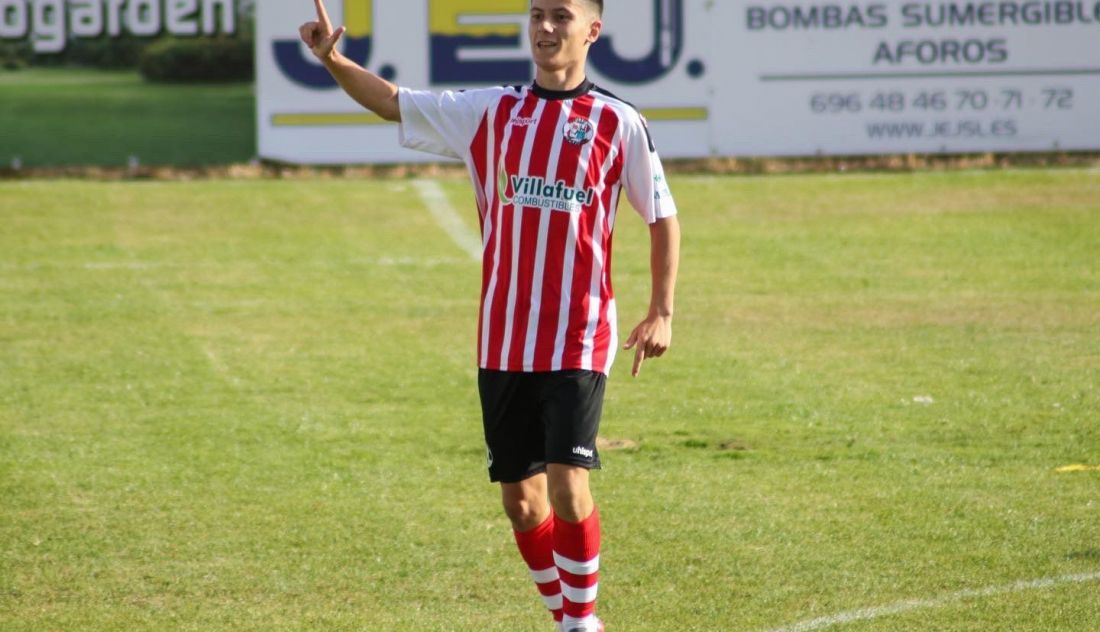 Óscar Cruz, El Jugador Del Zamora CF 'B' Que Trabaja En La Tienda De ...