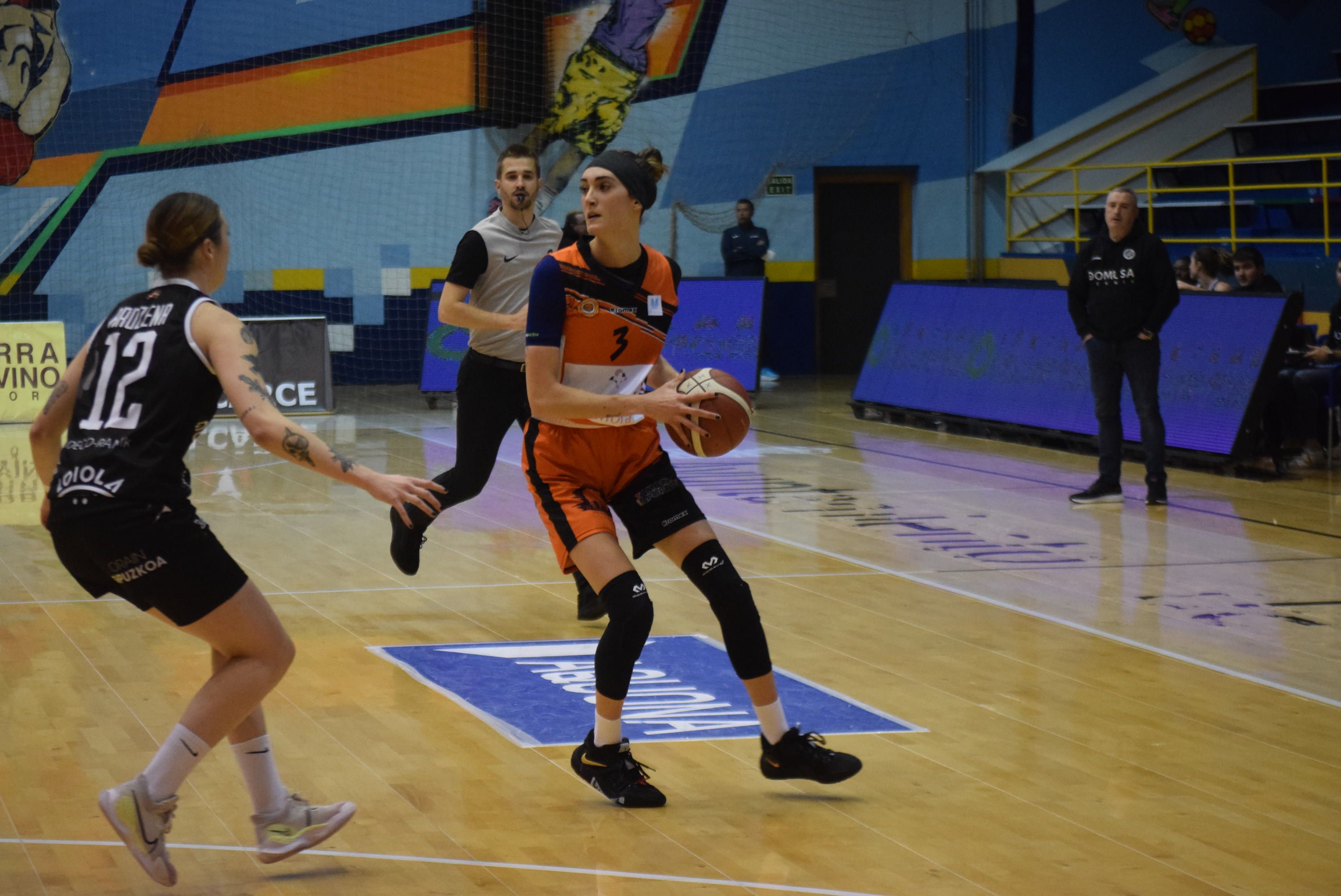 Ángela Vendrell, durante un partido