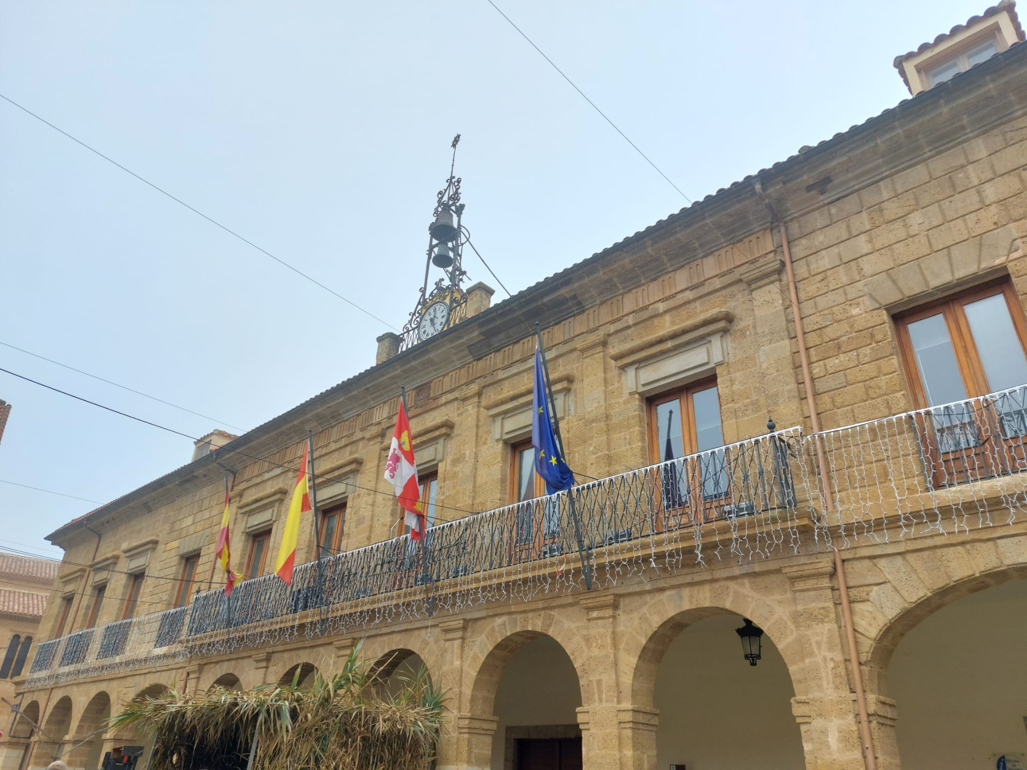 Fachada del Ayuntamiento de Benavente. Archivo.