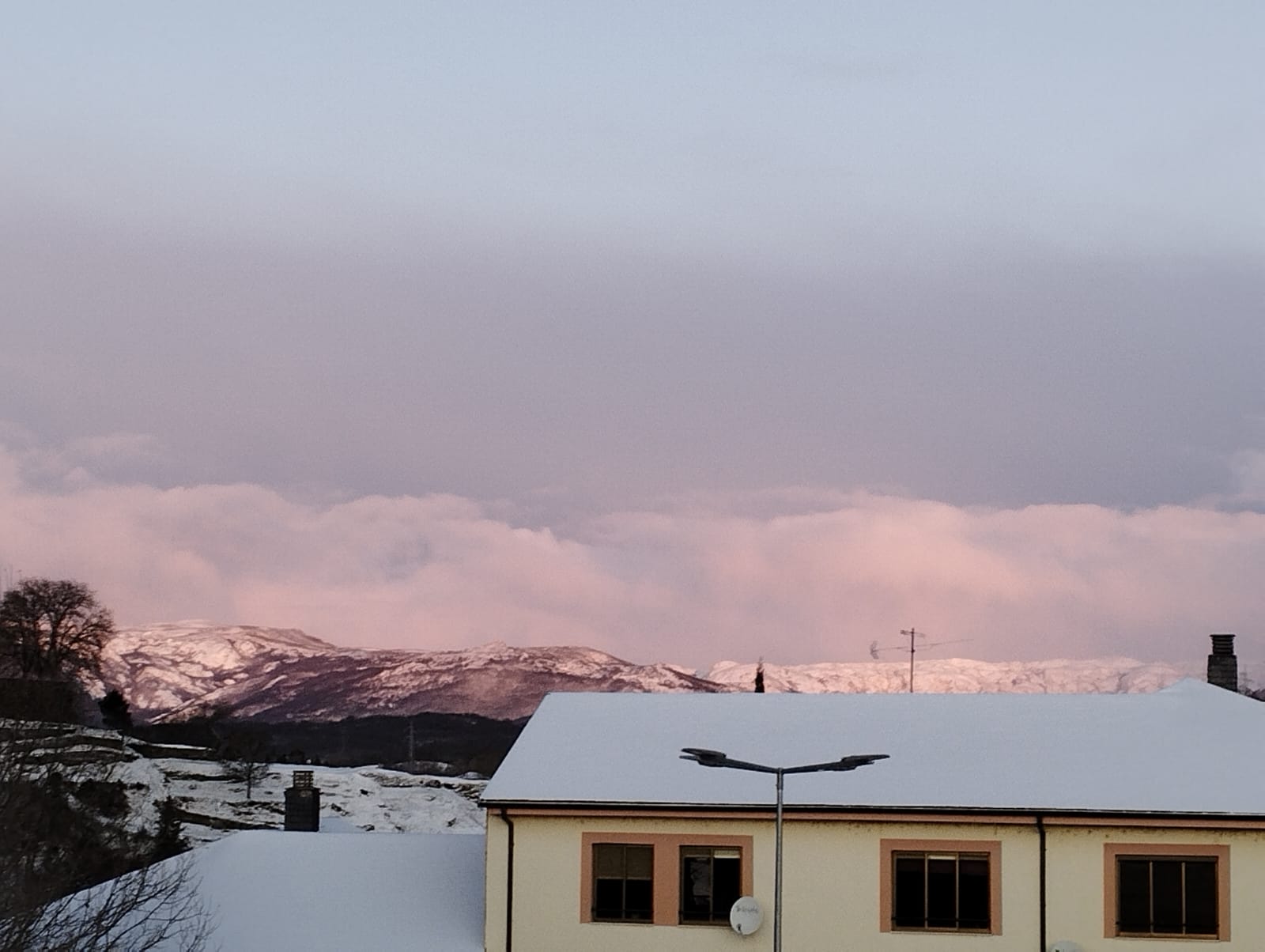 La nieve cubre Puebla de Sanabria (1)