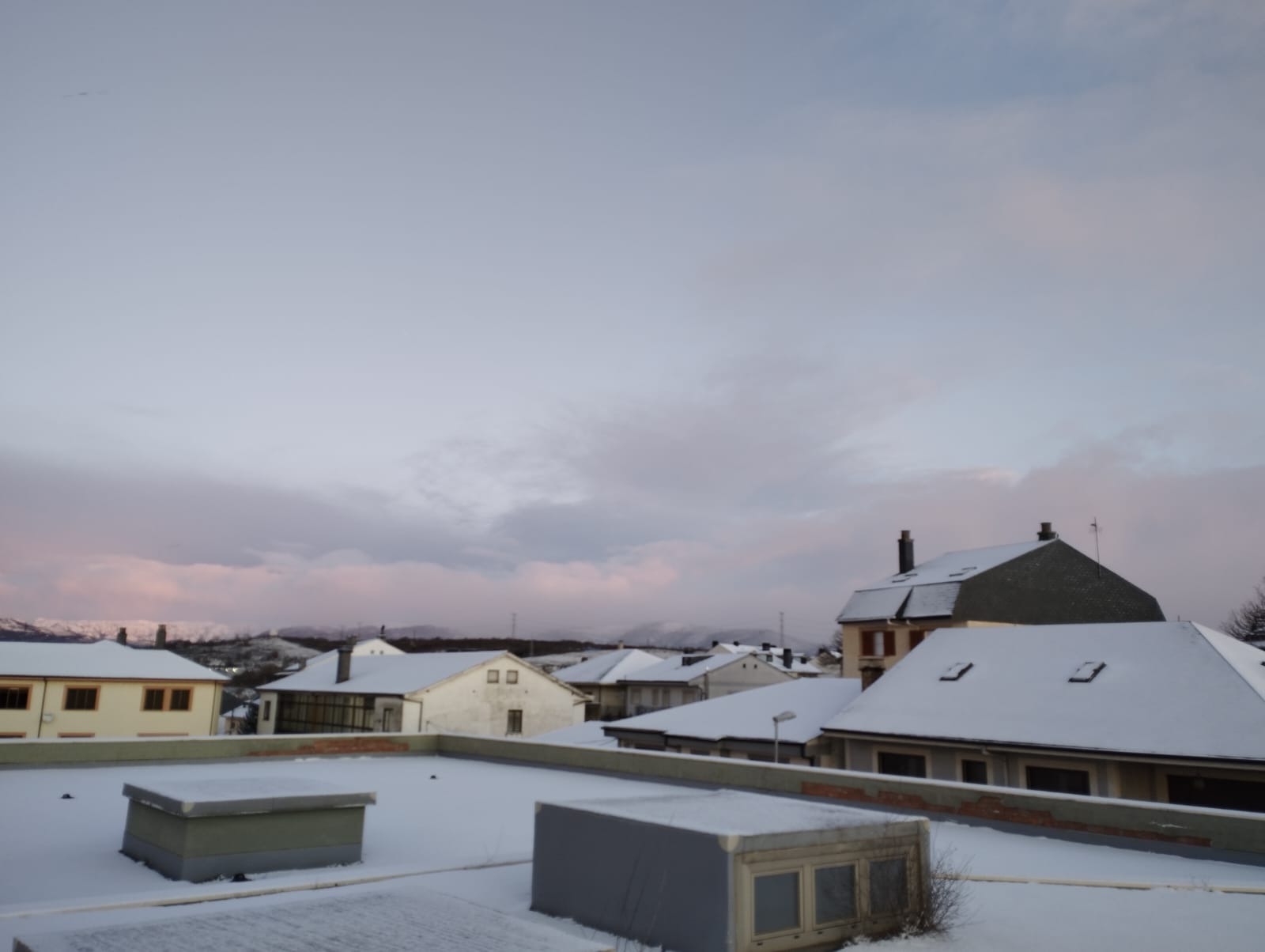 La nieve cubre Puebla de Sanabria (2)