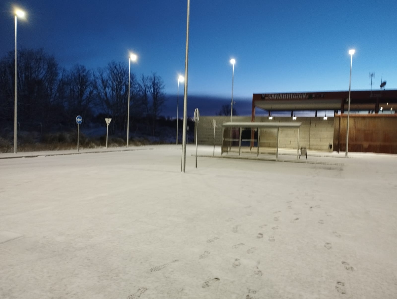 La nieve cubre Puebla de Sanabria (8)