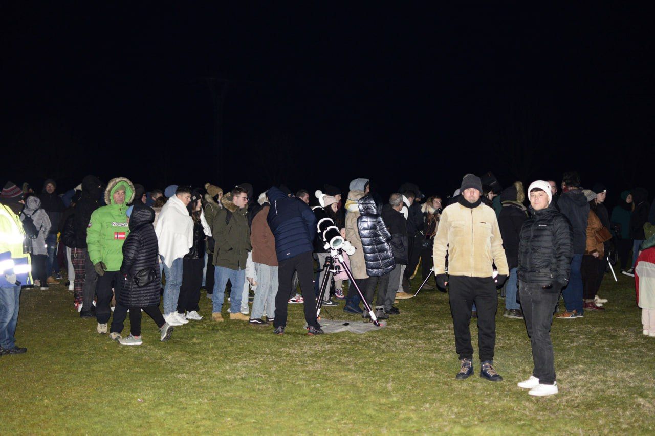 Centenares de personas disfrutan de una quedada de astronomía en Zamora