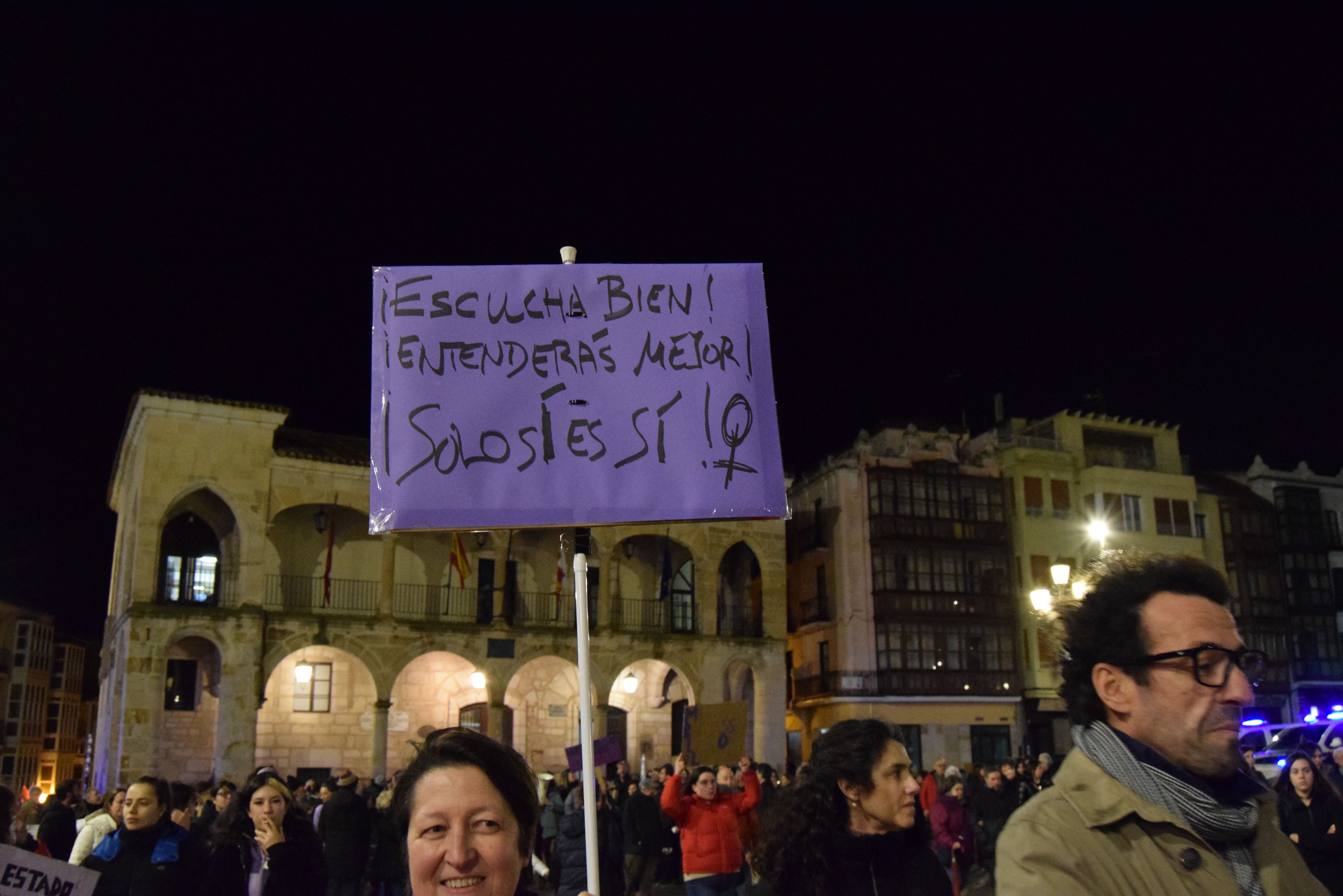 Manifestación por el 8M en Zamora  (27)