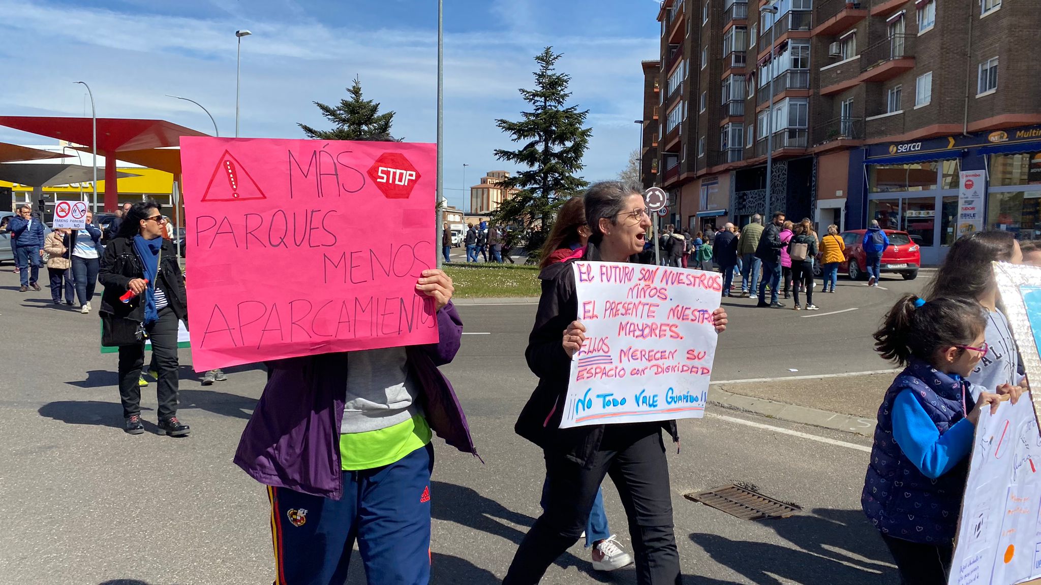 Concentración vecinal contra el aparcamiento de La Vaguada (6)