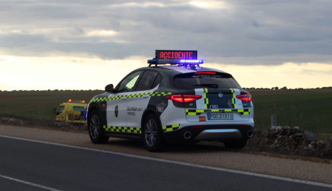 Guardia Civil de Tráfico en un accidente. Foto de archivo