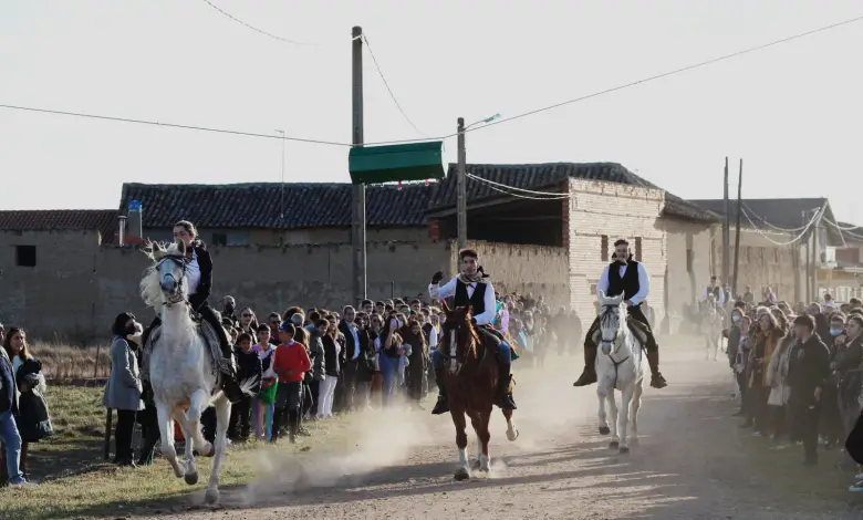 Carrera de cintas en las fiestas de la Trinidad