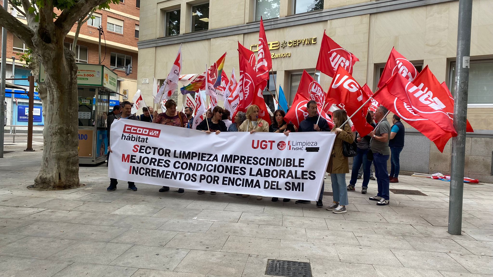 Las trabajadoras de la limpieza se concentran tras no lograr un acuerdo con la patronal