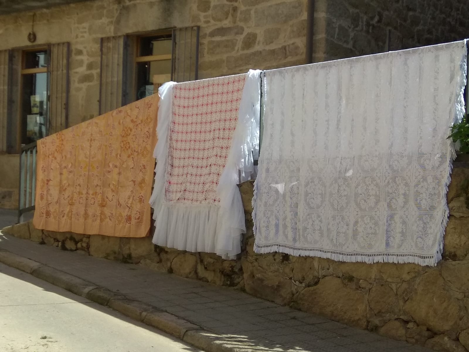 Fermoselle celebra el Corpus Christi con las alfombras como protagonistas