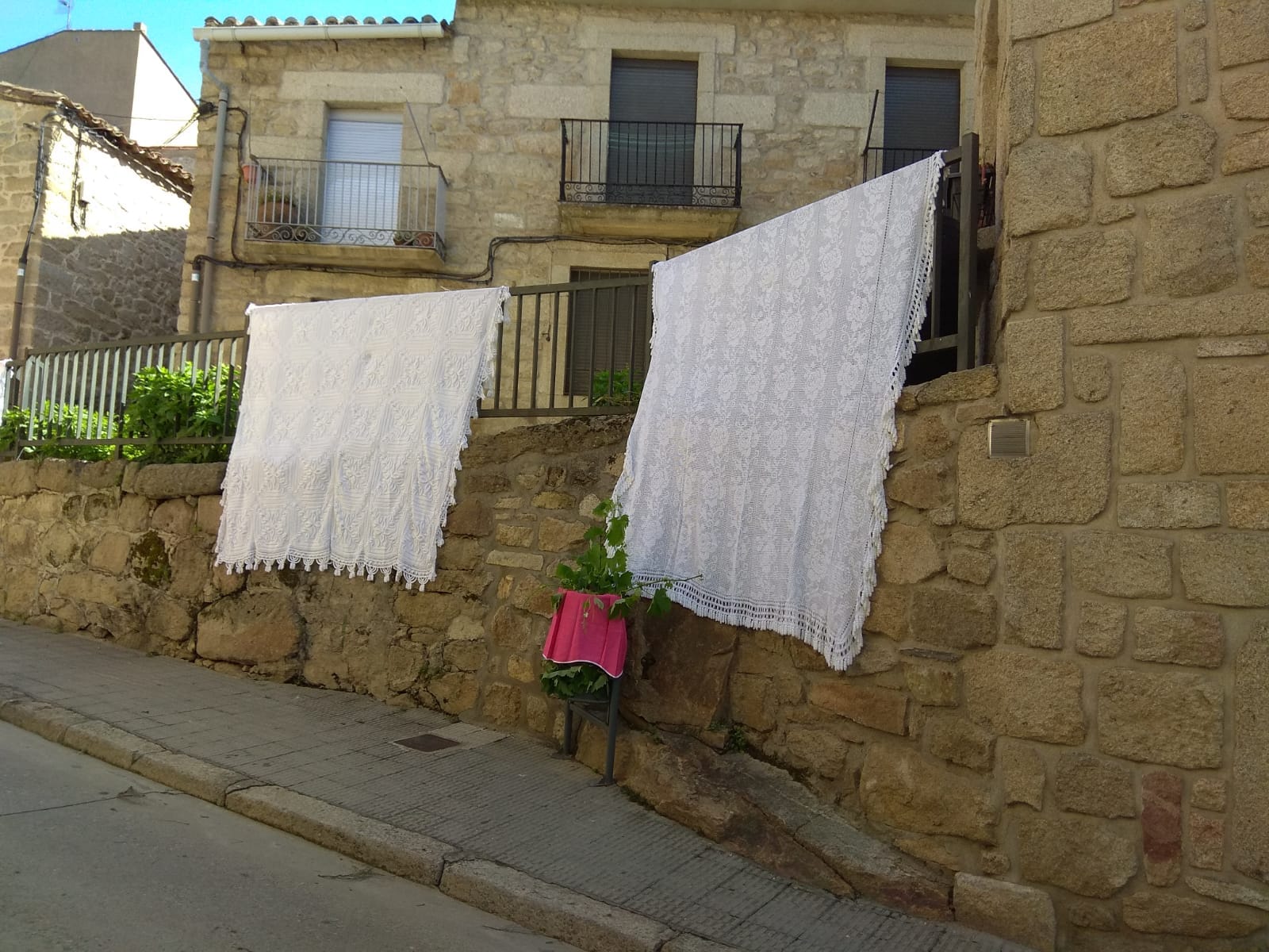 Fermoselle celebra el Corpus Christi con las alfombras como protagonistas