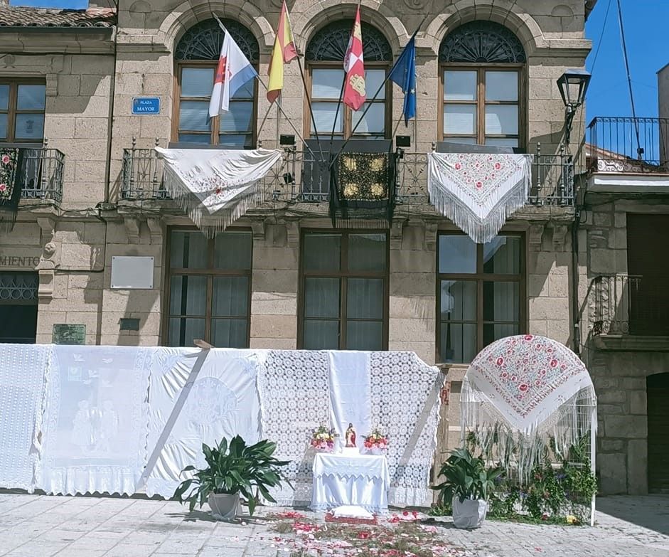 Fermoselle celebra el Corpus Christi con las alfombras como protagonistas