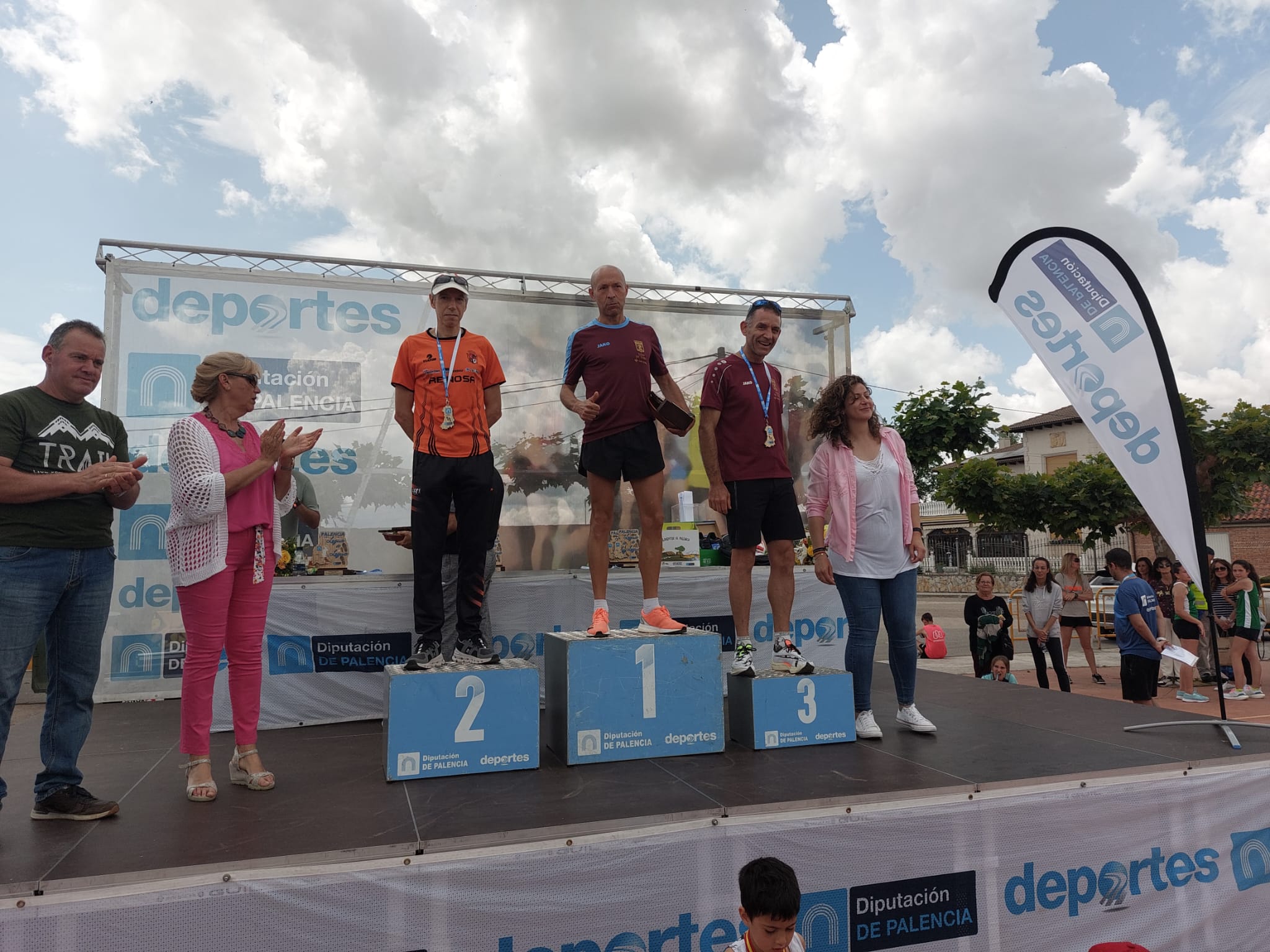 Un atleta del Vino Toro Caja Rural en el podio 