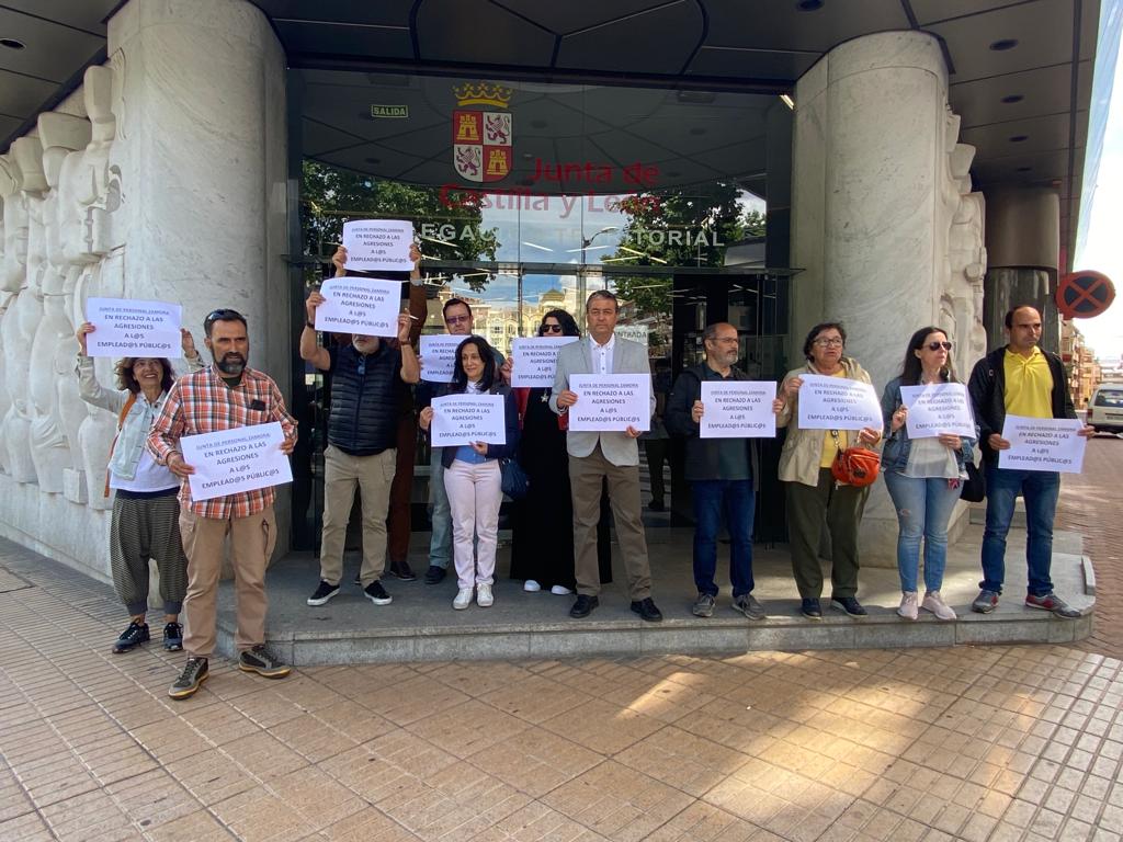 Los trabajadores públicos de la Junta en Zamora reclaman a Mañueco que condene "por escrito" cualquier acto de violencia contra los funcionarios