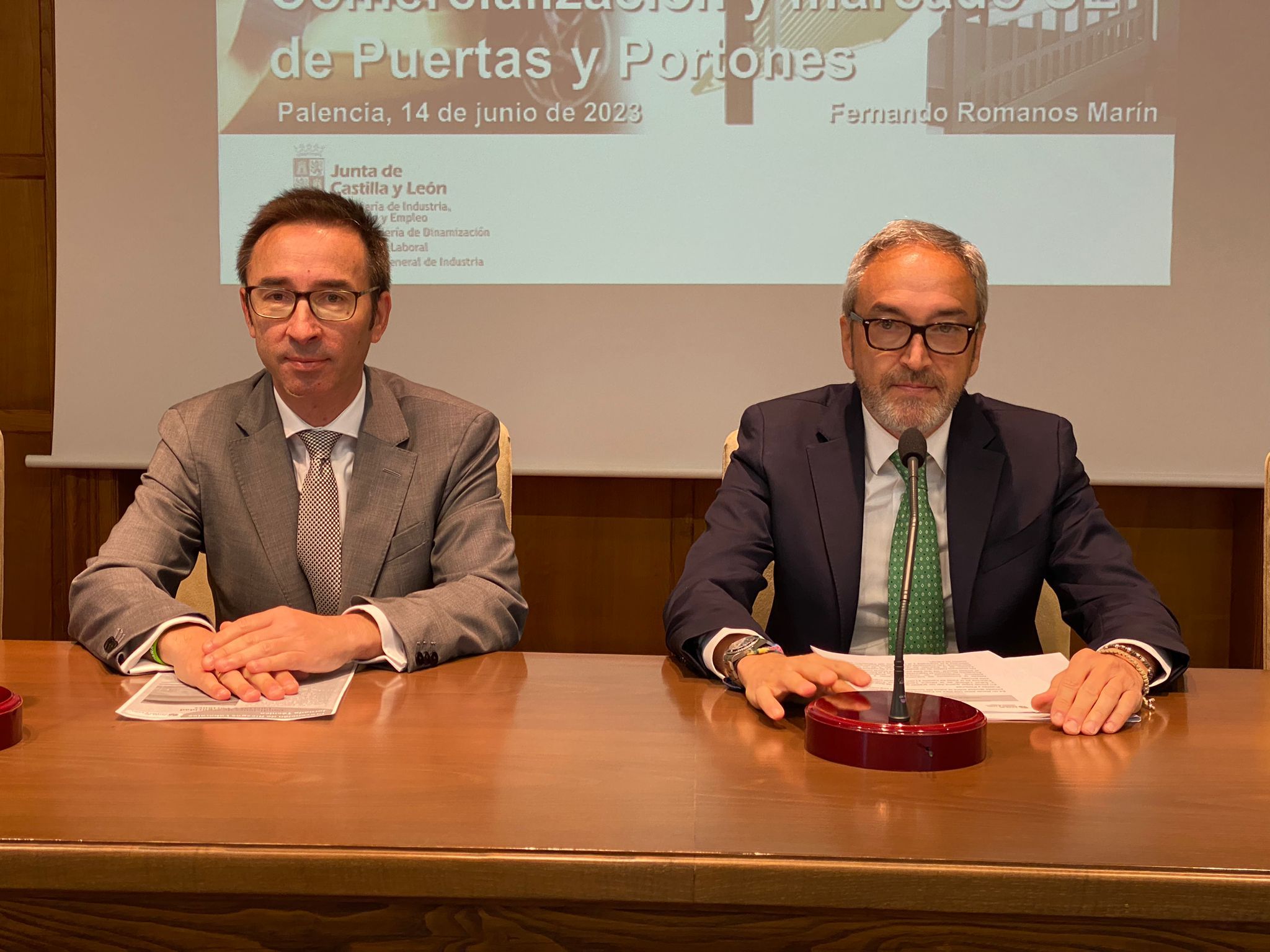 El secretario general de Industria, Comercio y Empleo, Alberto Díaz Pico, ha presentado hoy una jornada técnica sobre condiciones de seguridad con puertas y portones