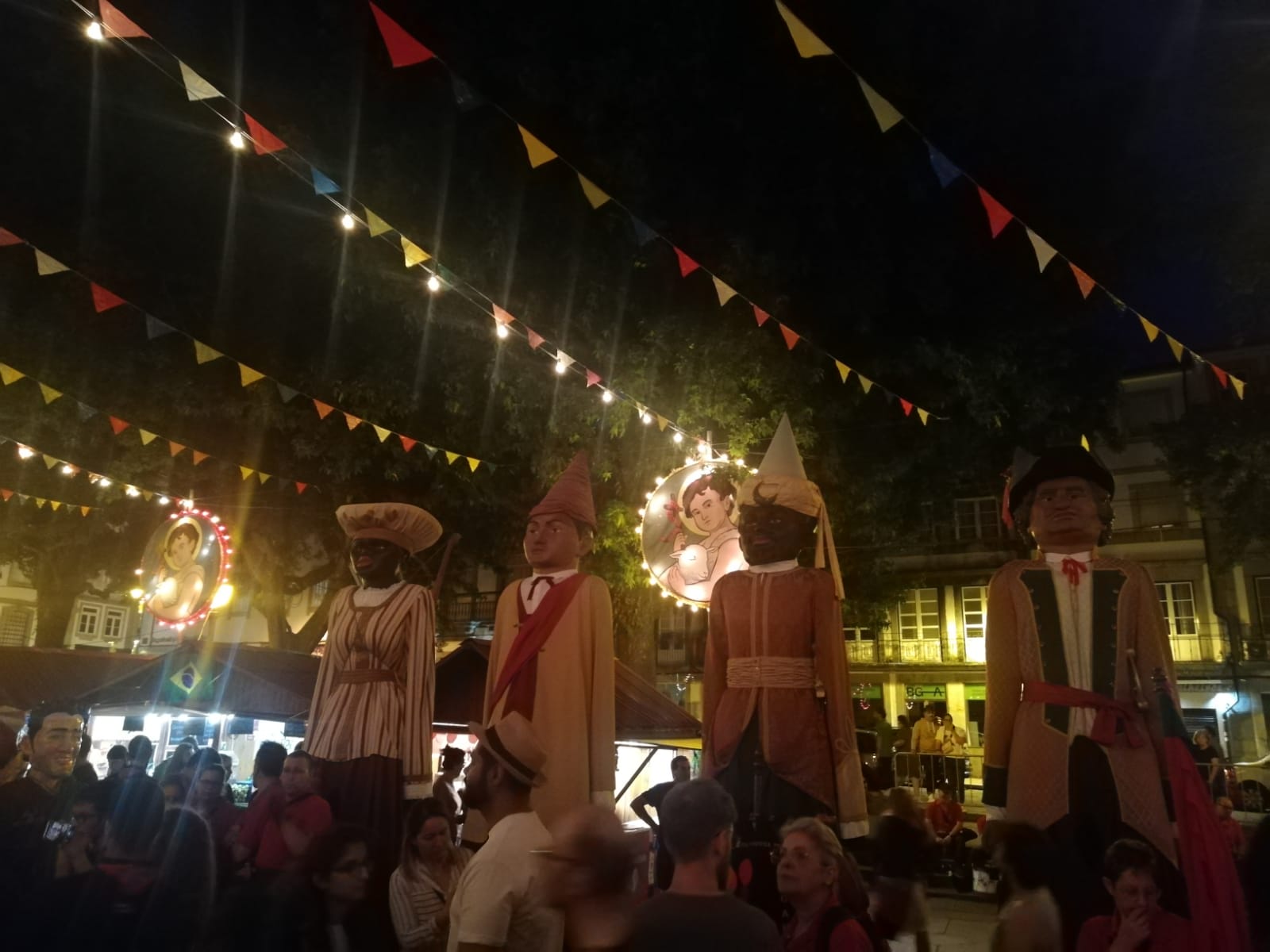 Encuentro cabezudos y gigantes en Braga, Portugal (8)