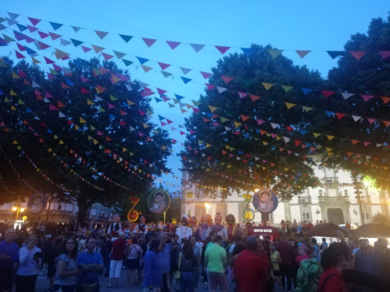 Encuentro cabezudos y gigantes en Braga, Portugal (9)