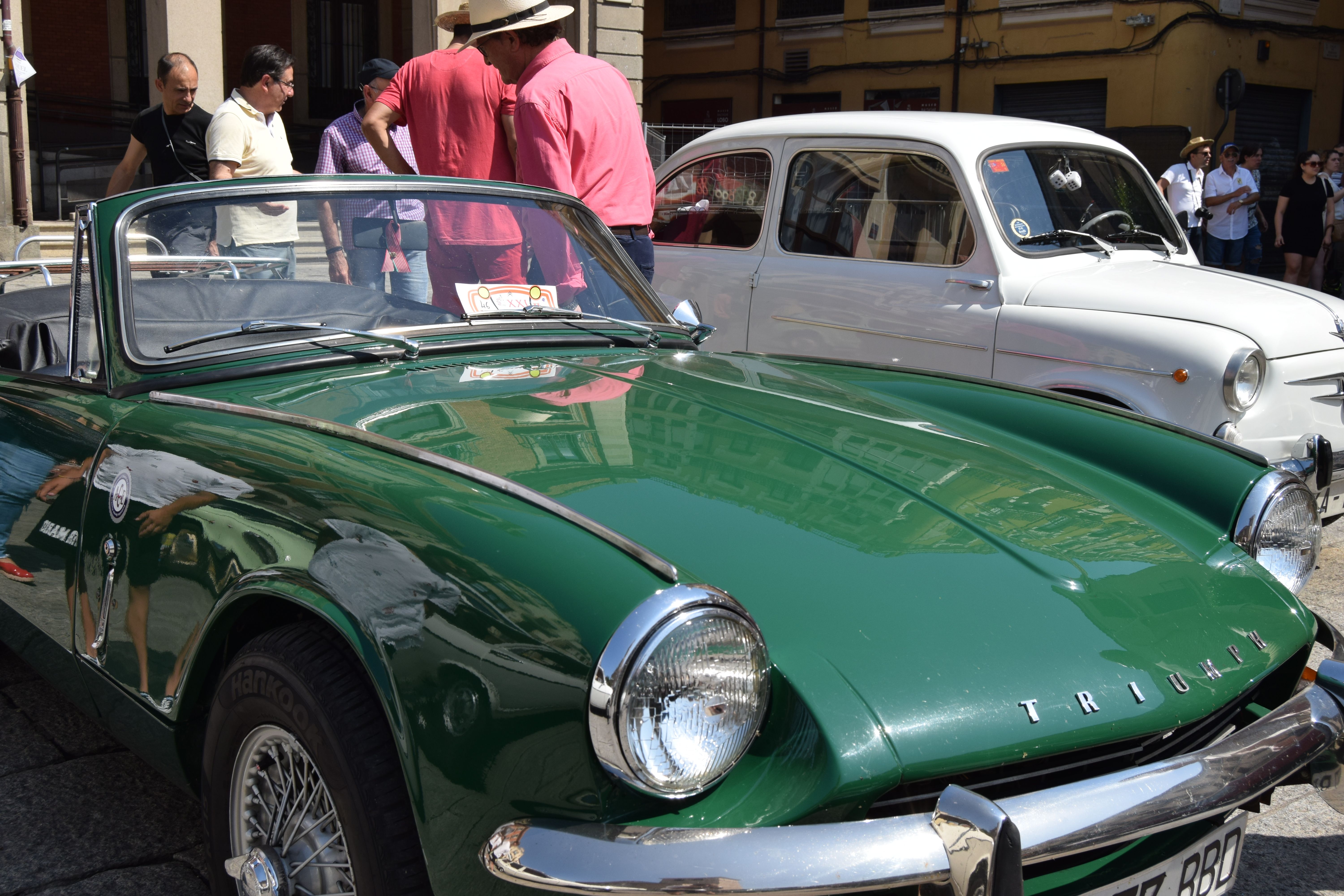 XXI Concentración Internacional de Citroën 2CV y clásicos en la Plaza Mayor