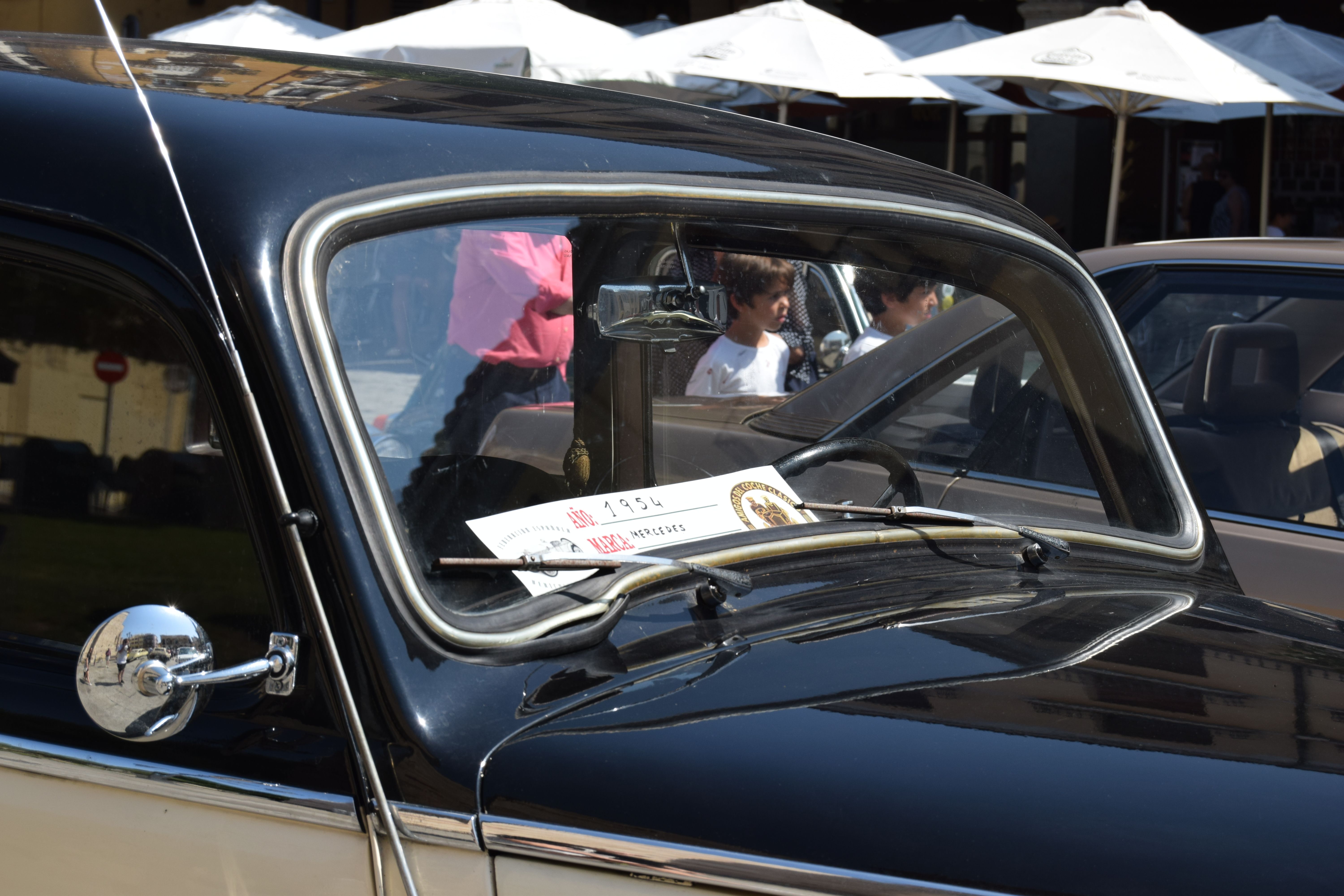 XXI Concentración Internacional de Citroën 2CV y clásicos en la Plaza Mayor