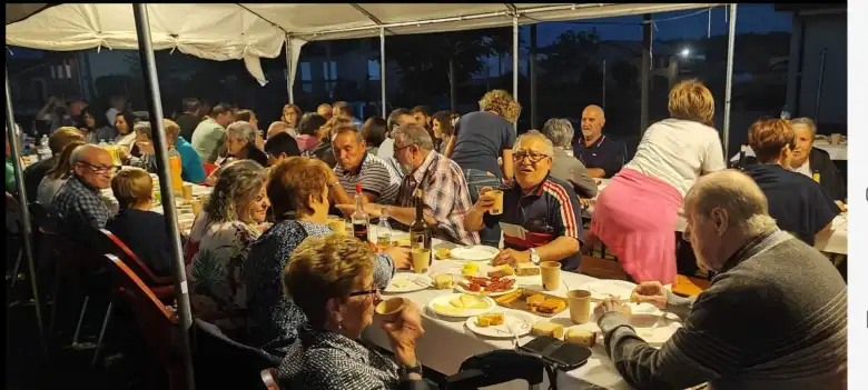 Una sardinada y generosas viandas en Molezuelas para festejar a San Juan