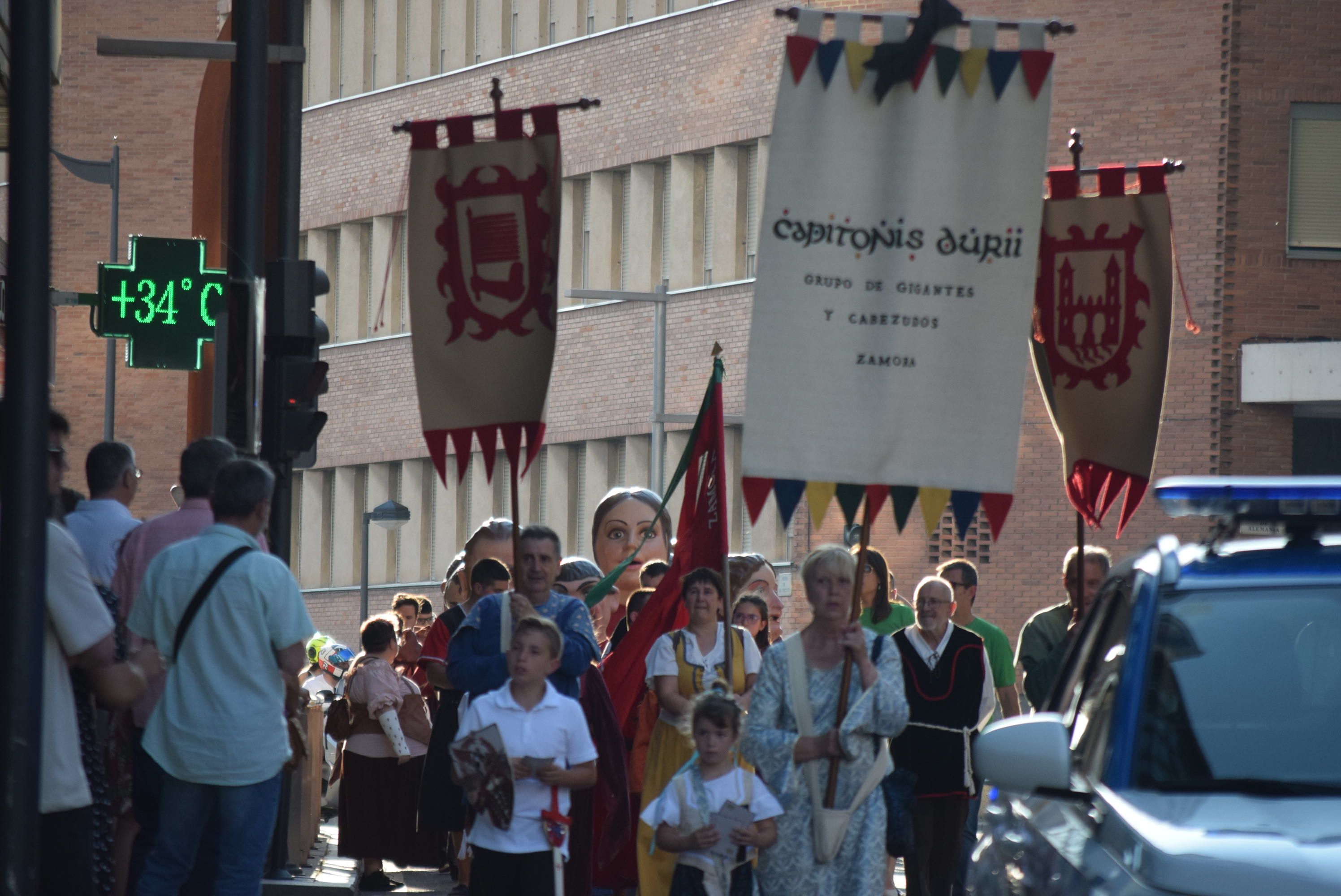 Desfile de cabezudos de Capitonis Durii (38)