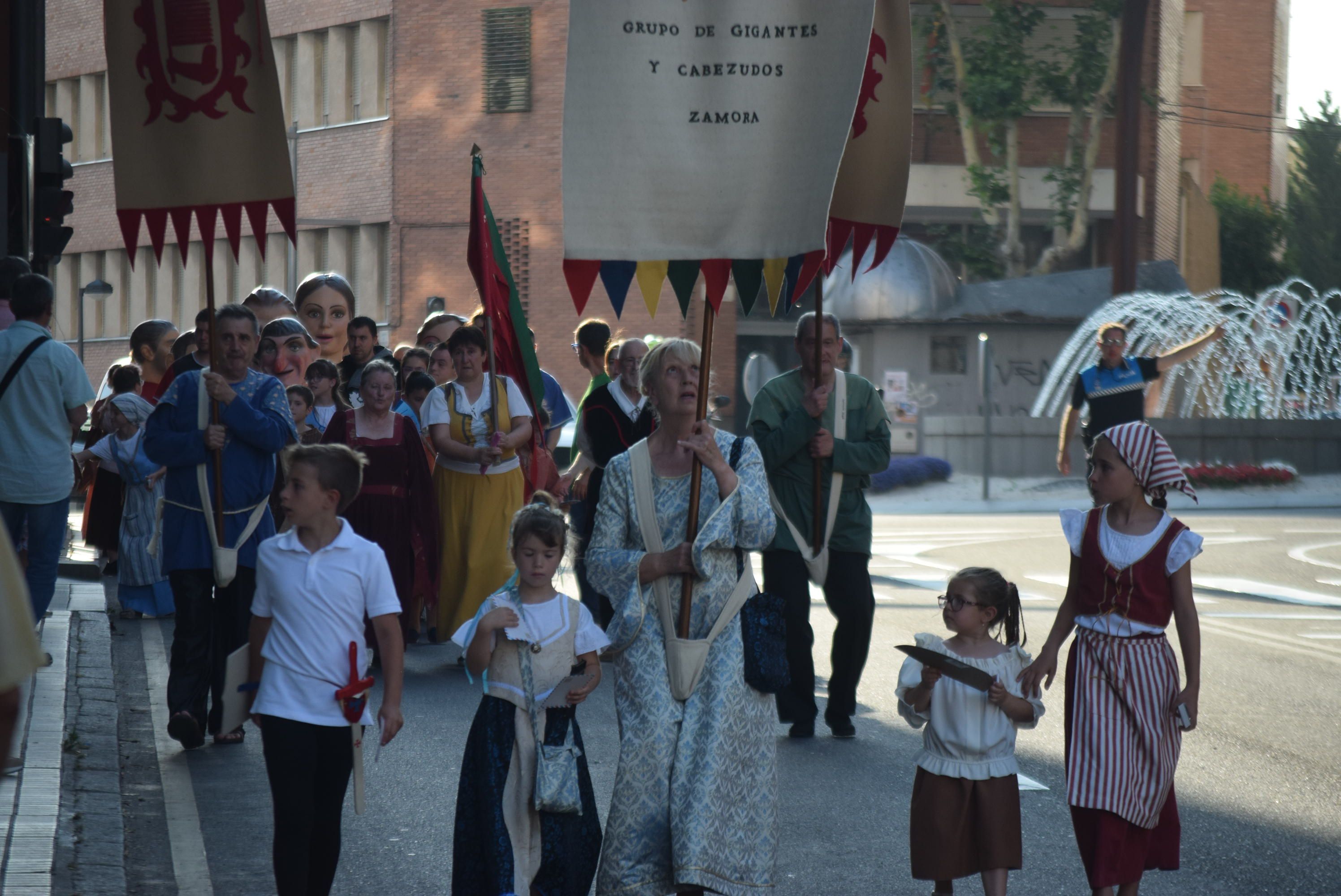 Desfile de cabezudos de Capitonis Durii (40)