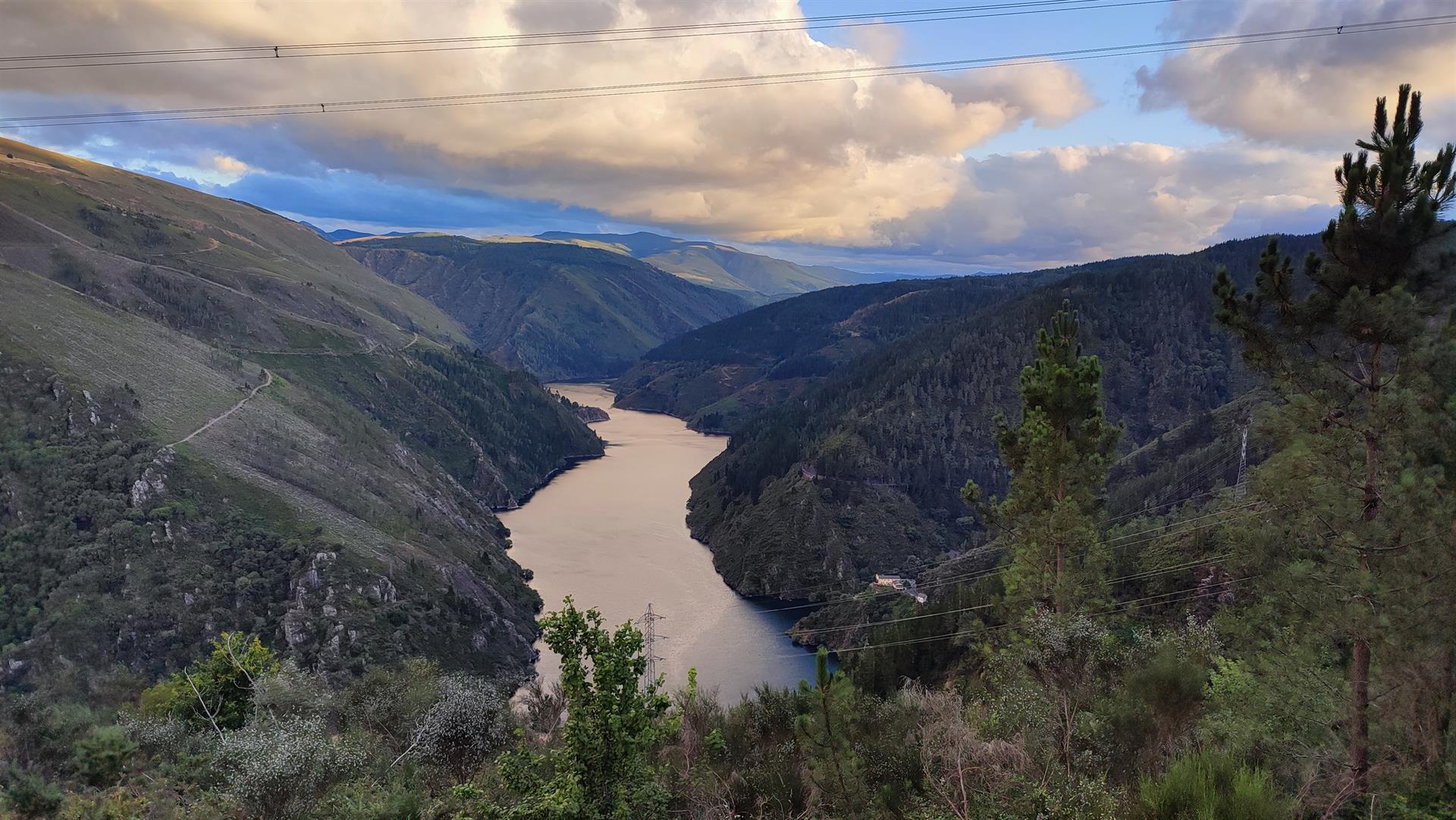 Río Navia antes de la presa de Grandas de Salime, embalse, reserva hidráulica. Mirador A Paicega.   EUROPA PRESS