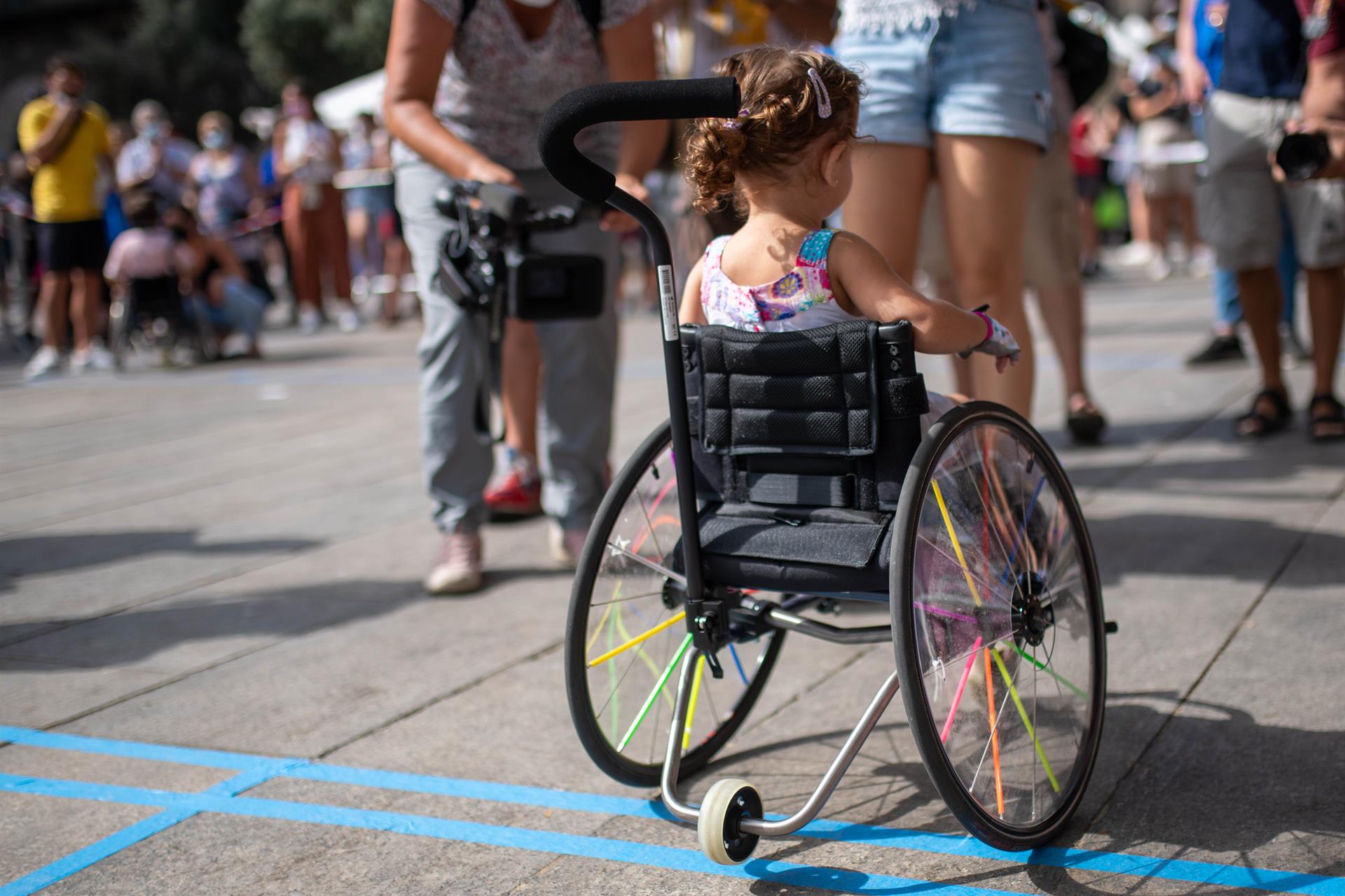 Archivo   Una niña con movilidad reducida   Lorena Sopêna   Europa Press