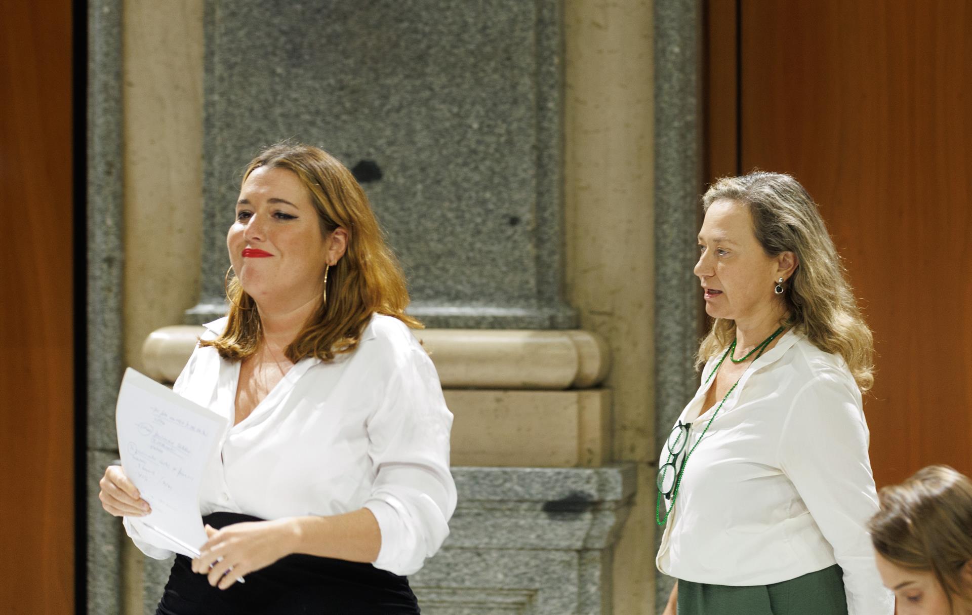 La secretaria de Estado de Igualdad y contra la Violencia de Género en funciones, Ángela Rodríguez 'Pam' (i) y la delegada del Gobierno contra la Violencia de Género, Victoria Rosell (d), a su llegada a una rueda de prensa. - Eduardo Parra - Europa Press