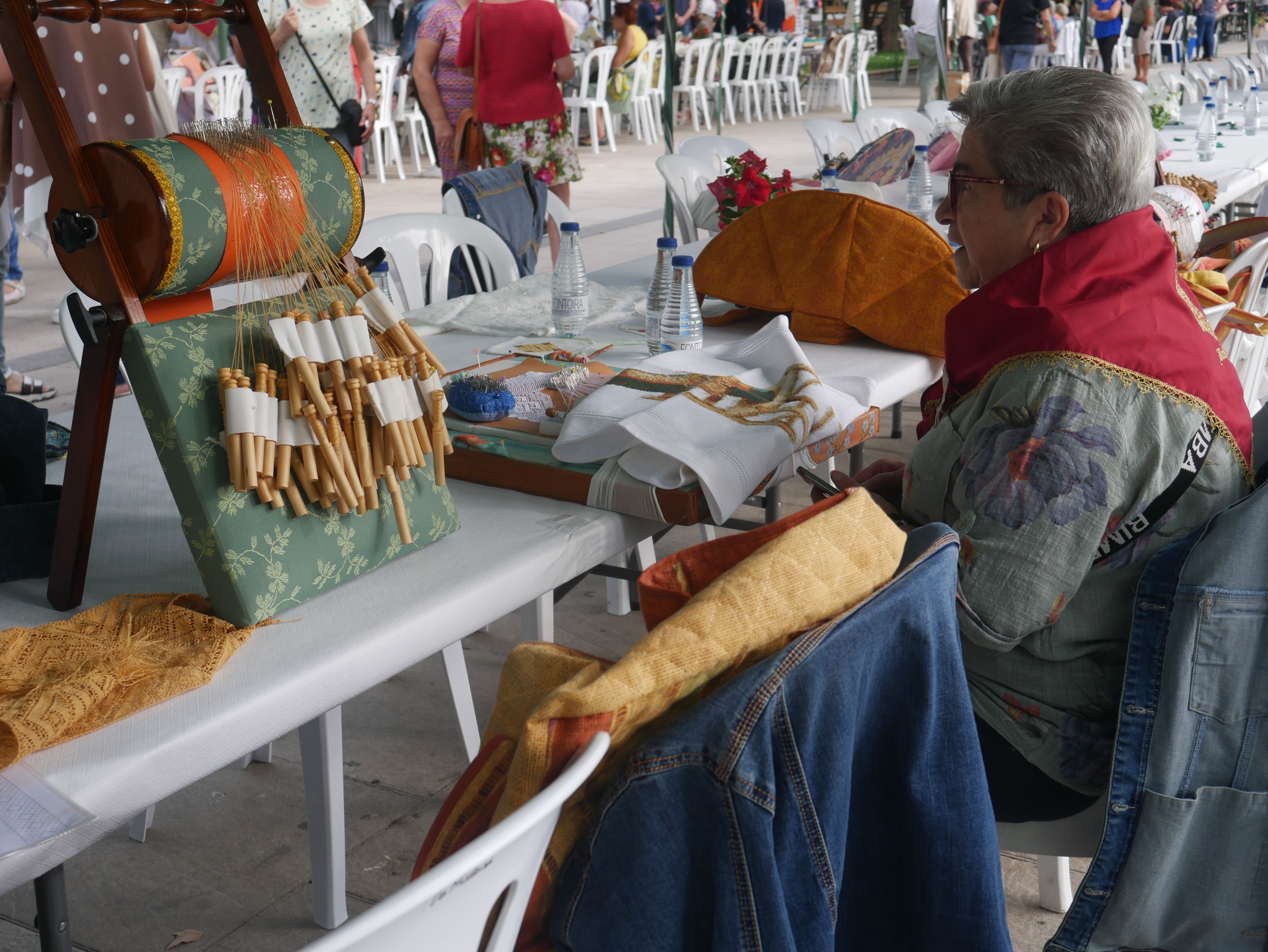 Las encajeras pueblan La Marina