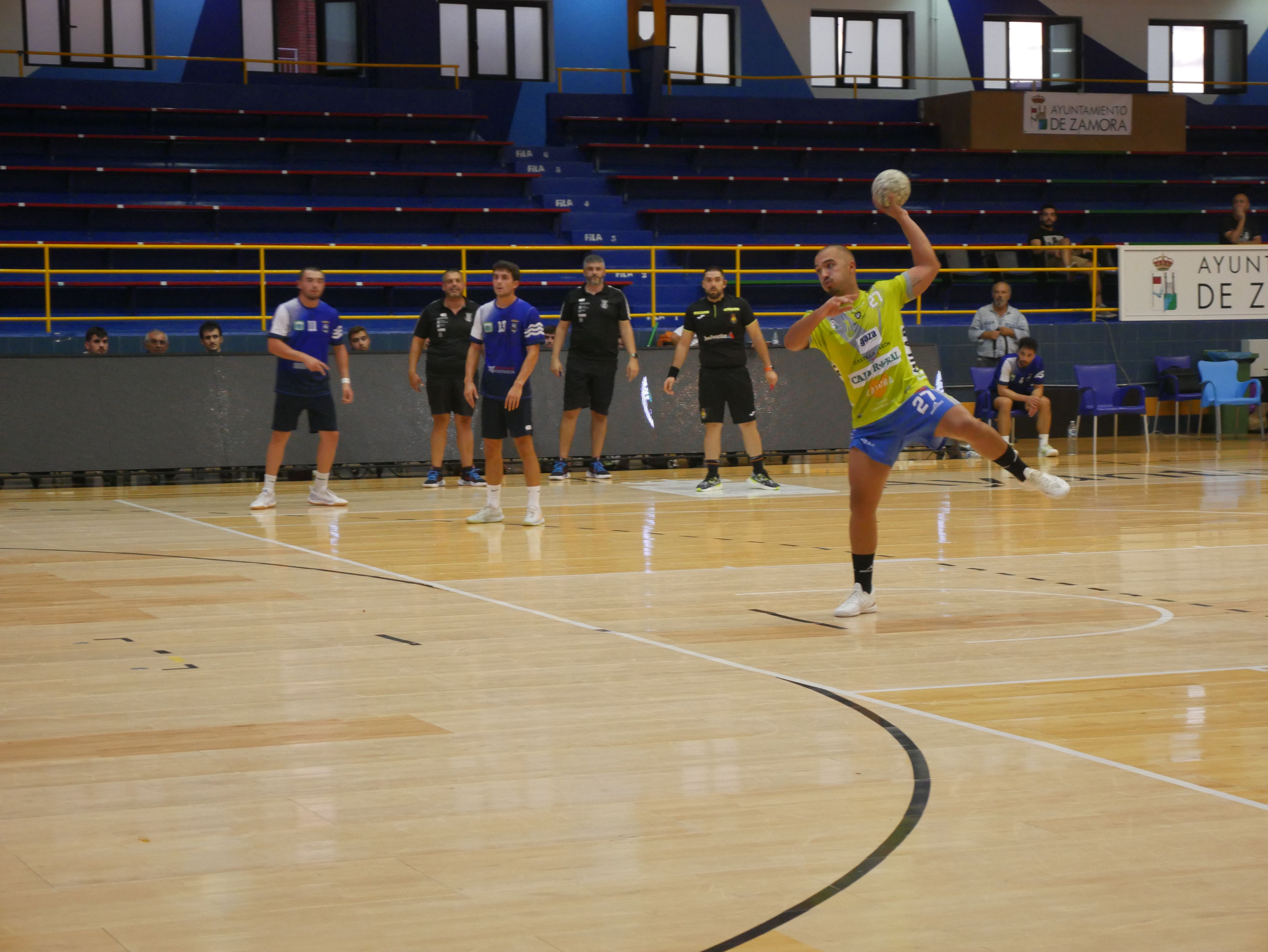 Rafael Paulo con el Balonmano Zamora 