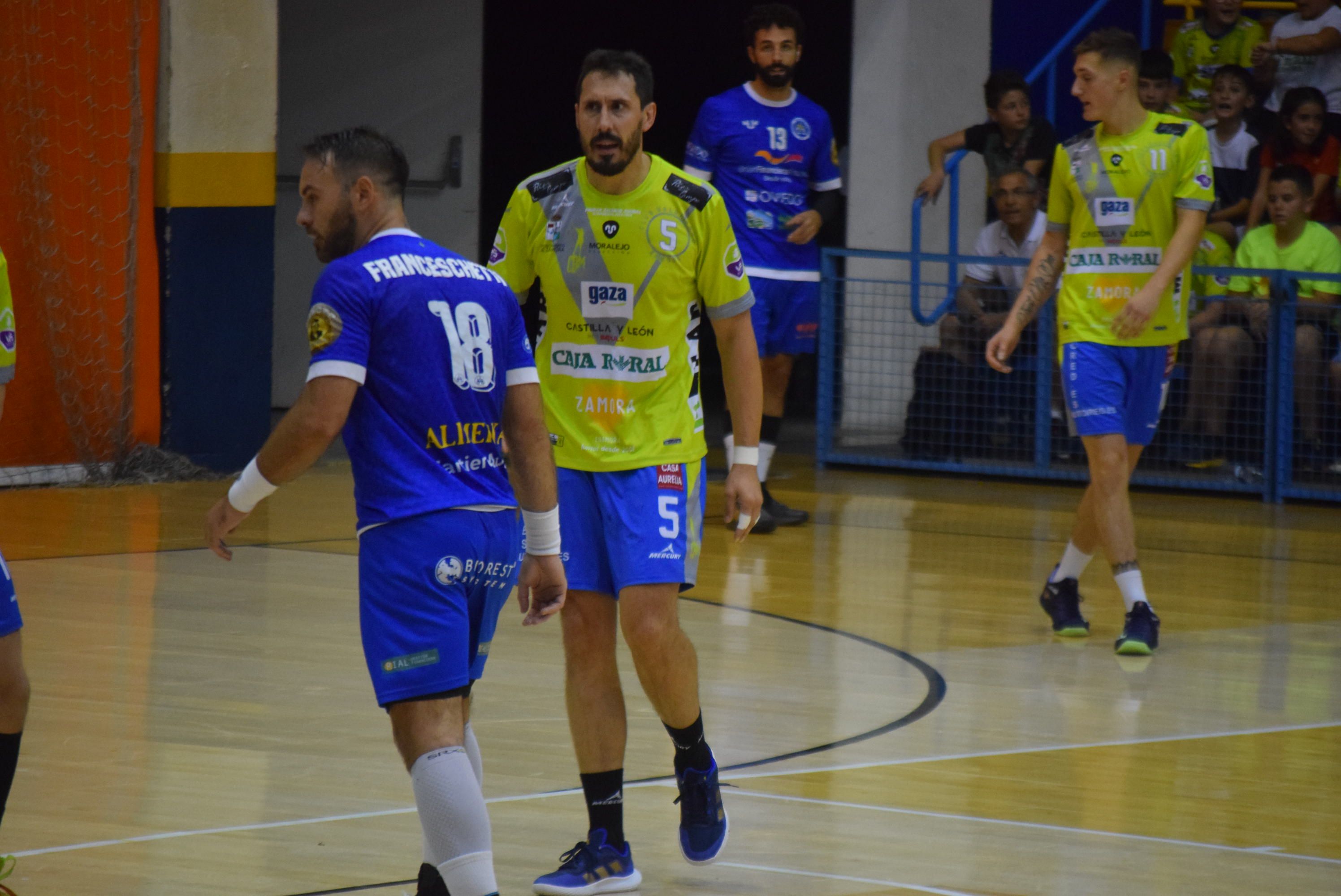 Balonmano Zamora - BM Base Oviedo de la pasada temporada. Archivo.