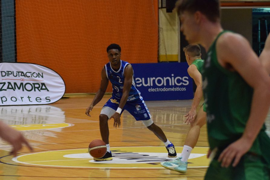 Powell durante el CB Zamora - La Roda.