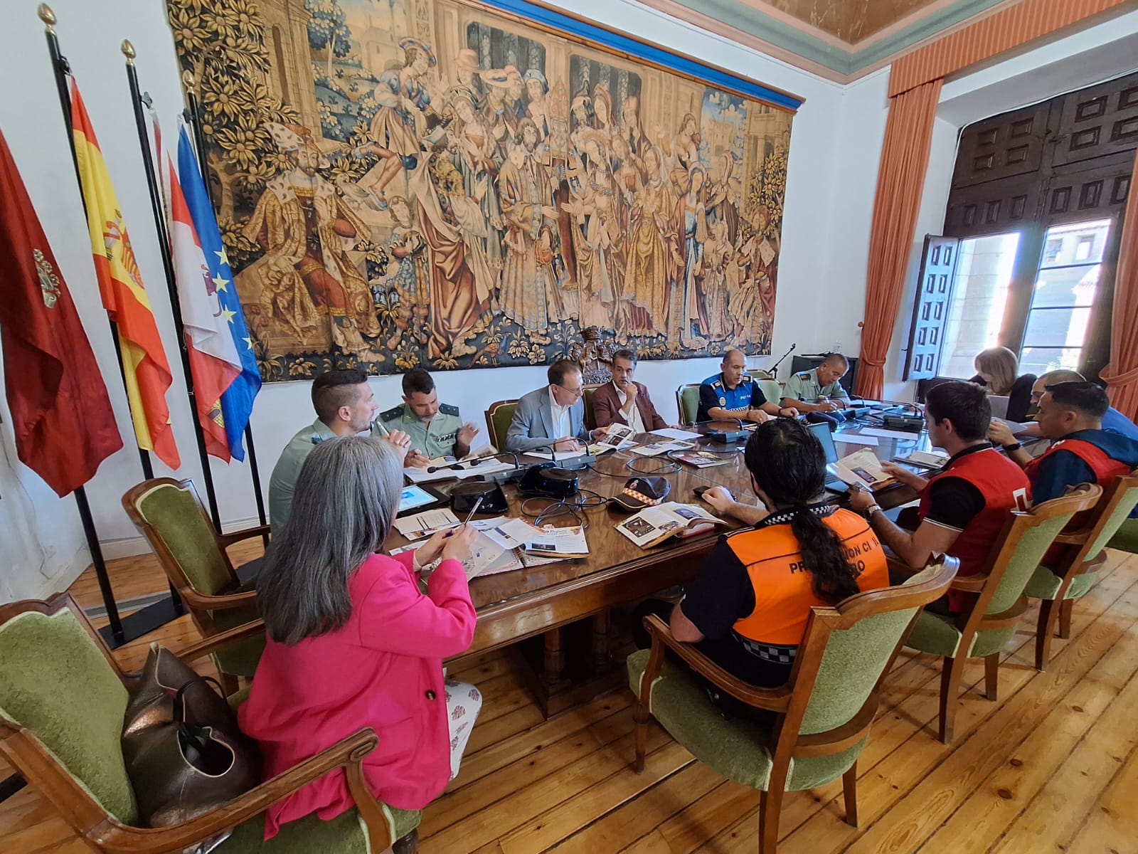 Reunión del subdelegado del Gobierno en Zamora, Ángel Blanco, con las distintas autoridades de Toro