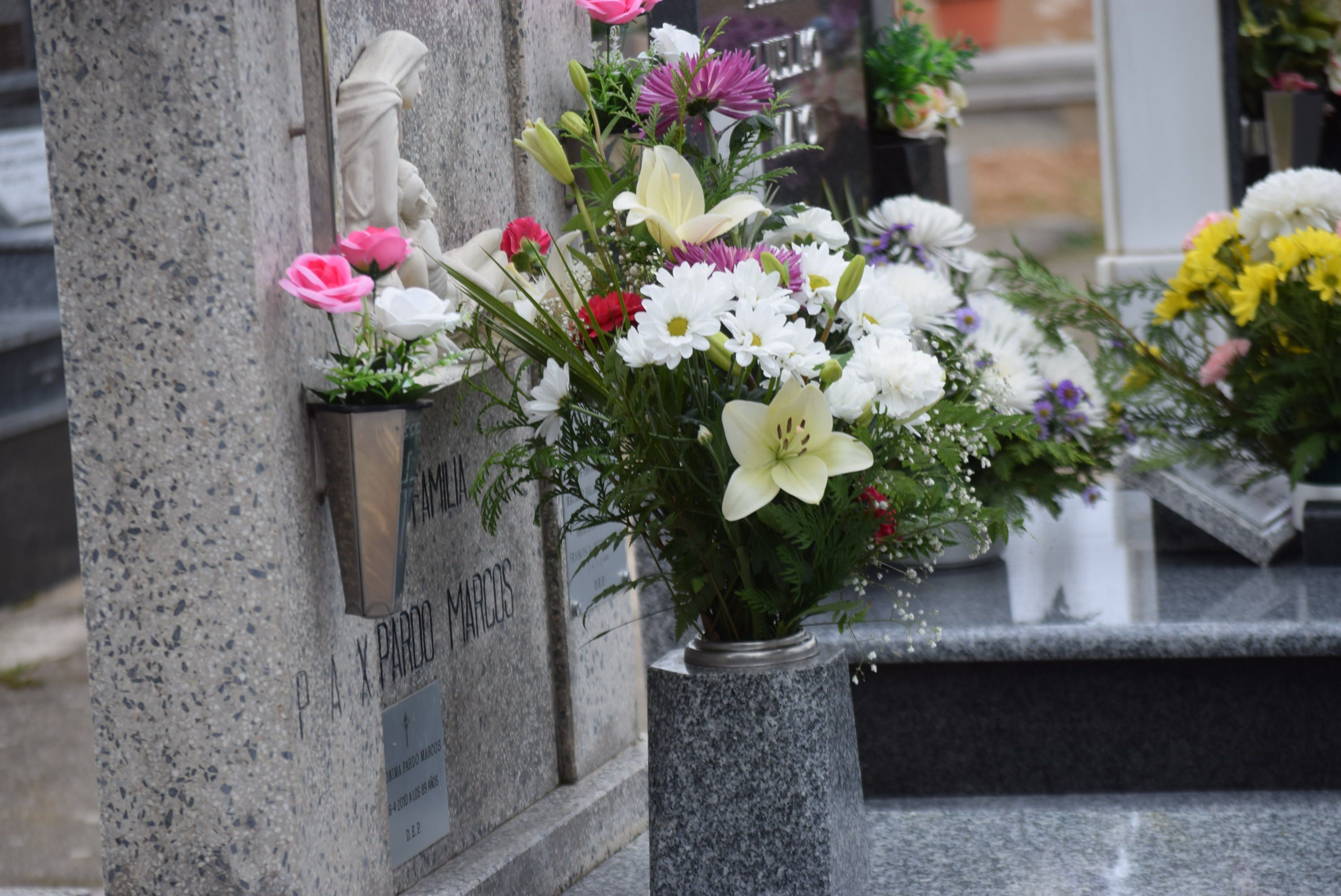 Cementerio en el Día de Todos los Santos