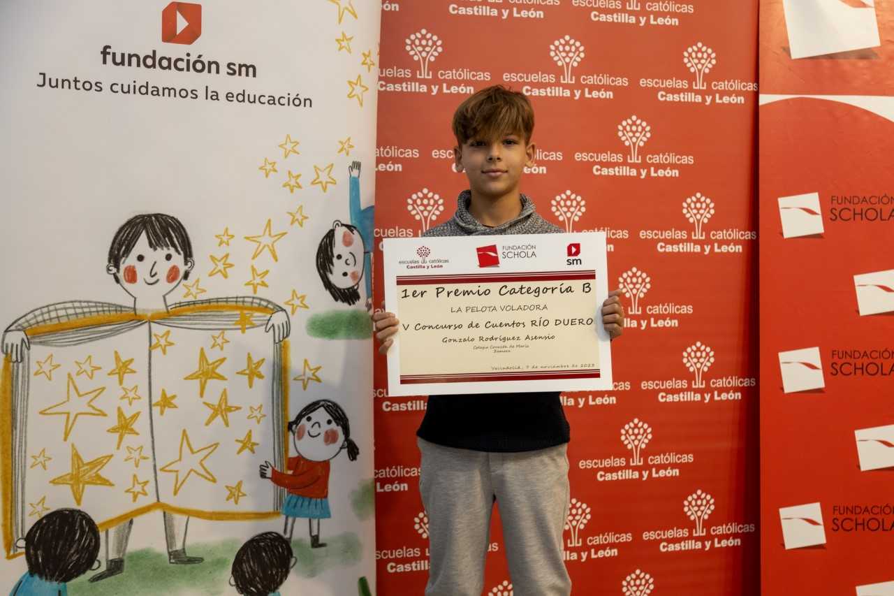 Gonzalo Rodríguez Asensio, con su diploma