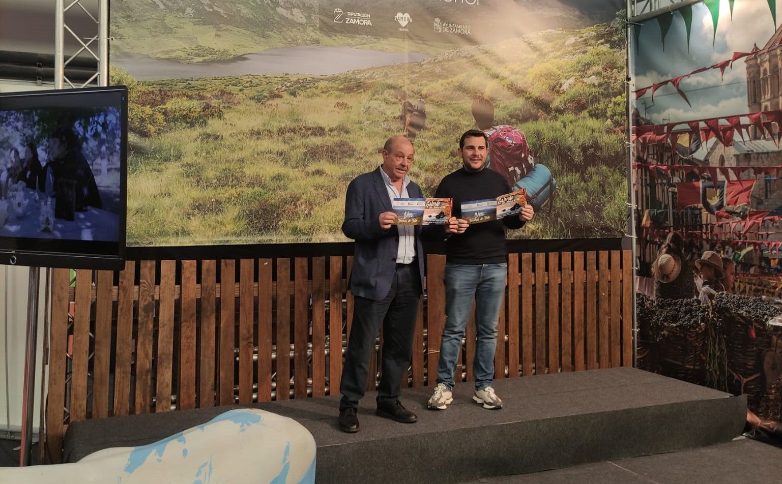 "Ven, tenemos de todo": Galende promociona el Lago de Sanabria en Intur